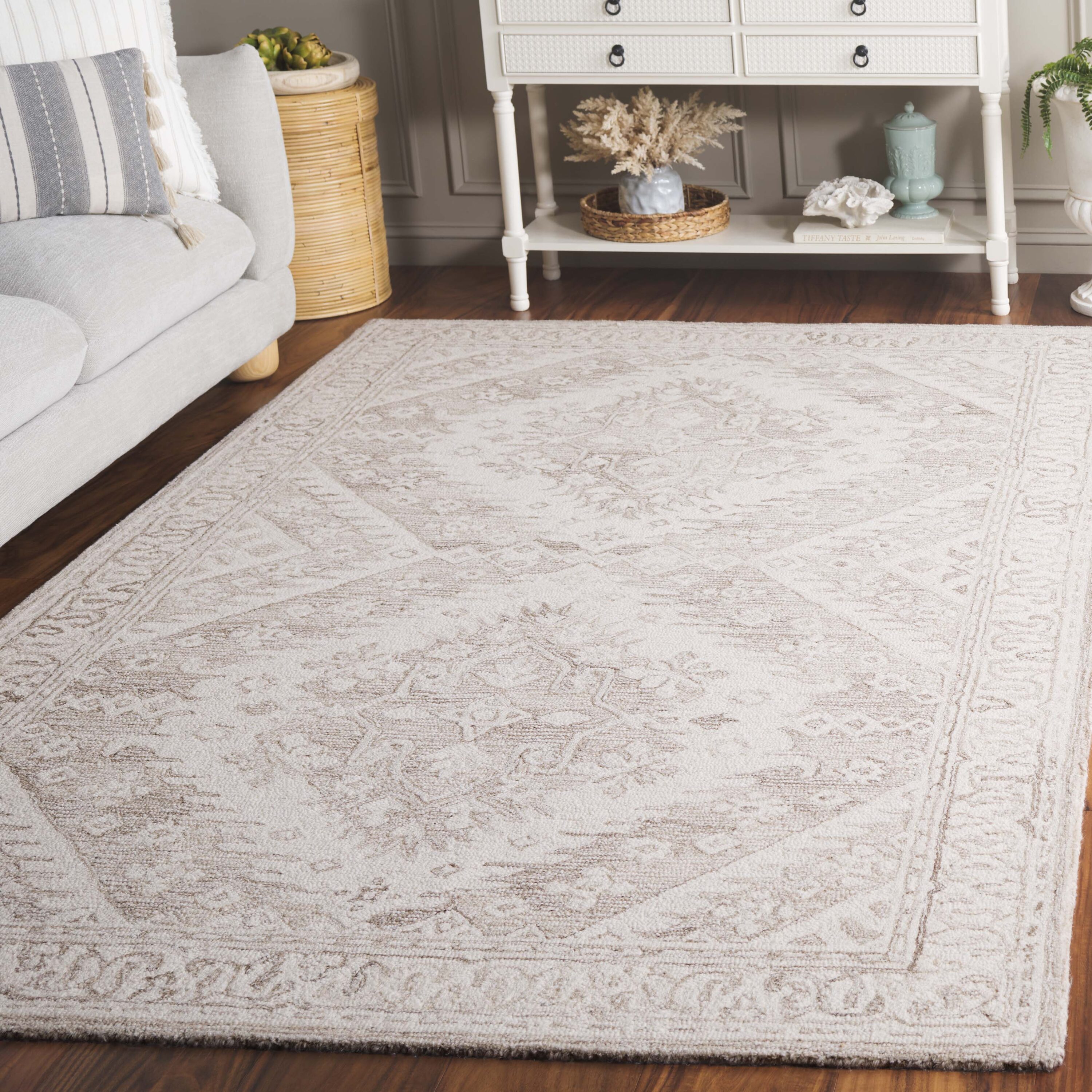  Ebony 143 Beige/Ivory Traditional 5ft x 8ft Medium Rectangle Rug