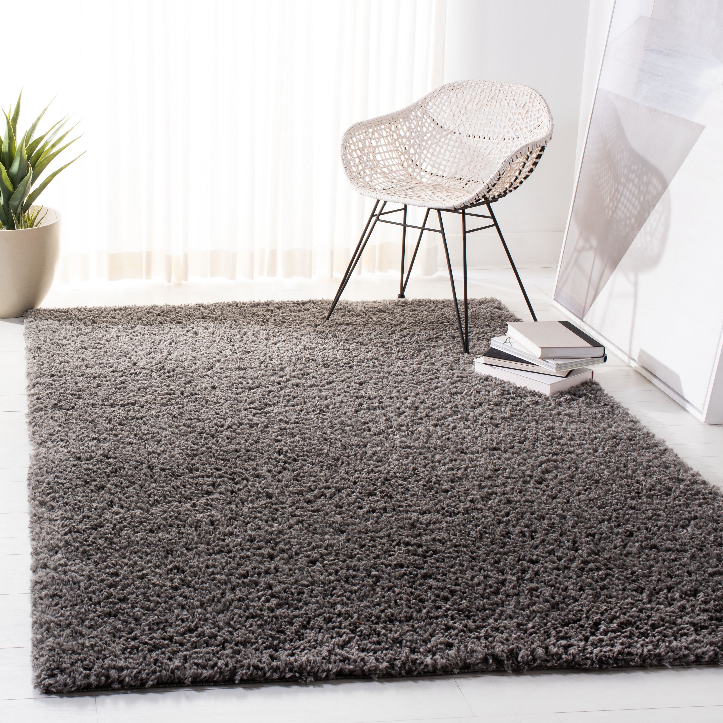 Safavieh AUG200F-4 August Shag 4 x 6 (ft) Loomed Polypropylene Gray Rectangular Indoor Solid Farmhouse/Cottage Area rug