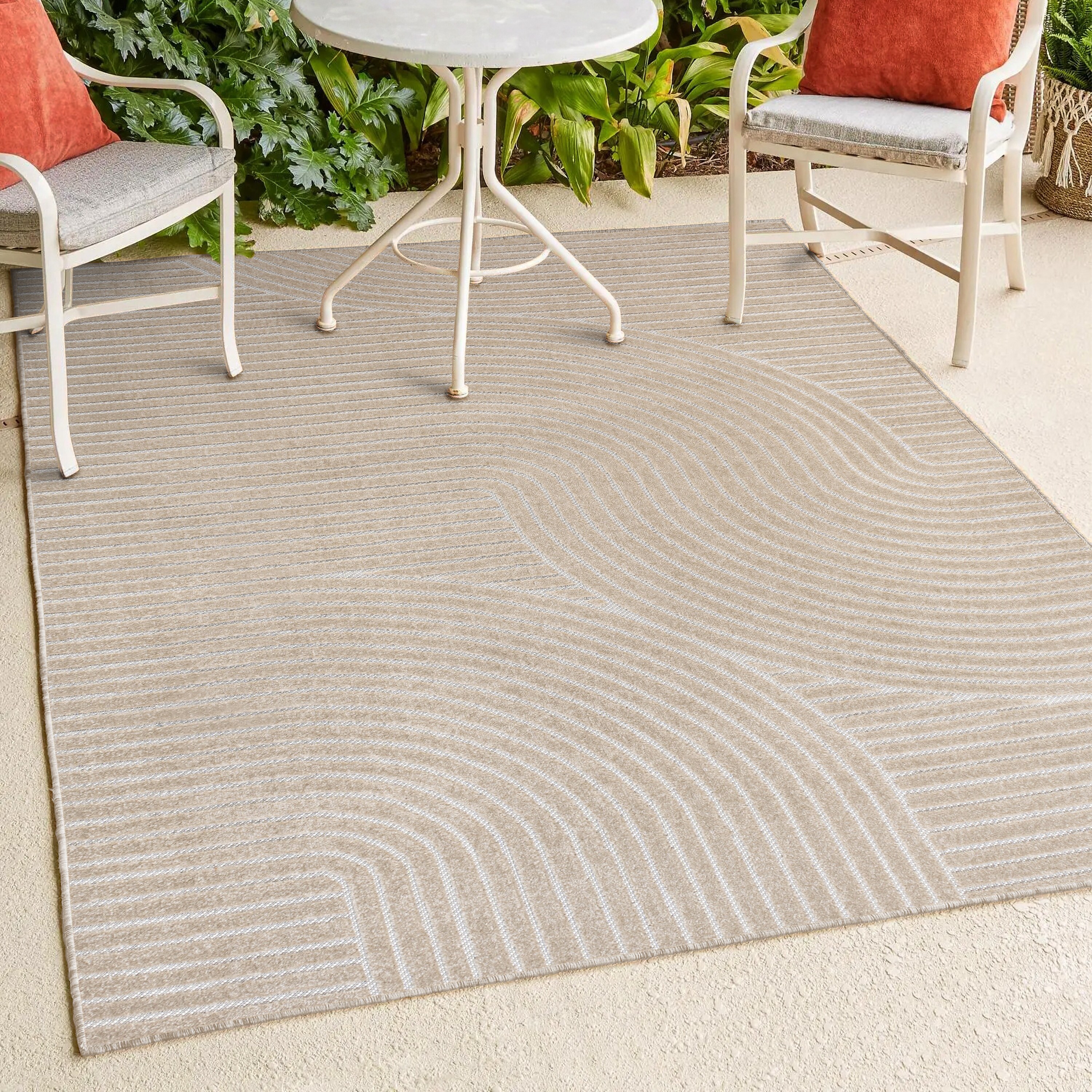 Beige and Cream Geometric High-Low Indoor/Outdoor Area Rug 5 x 8