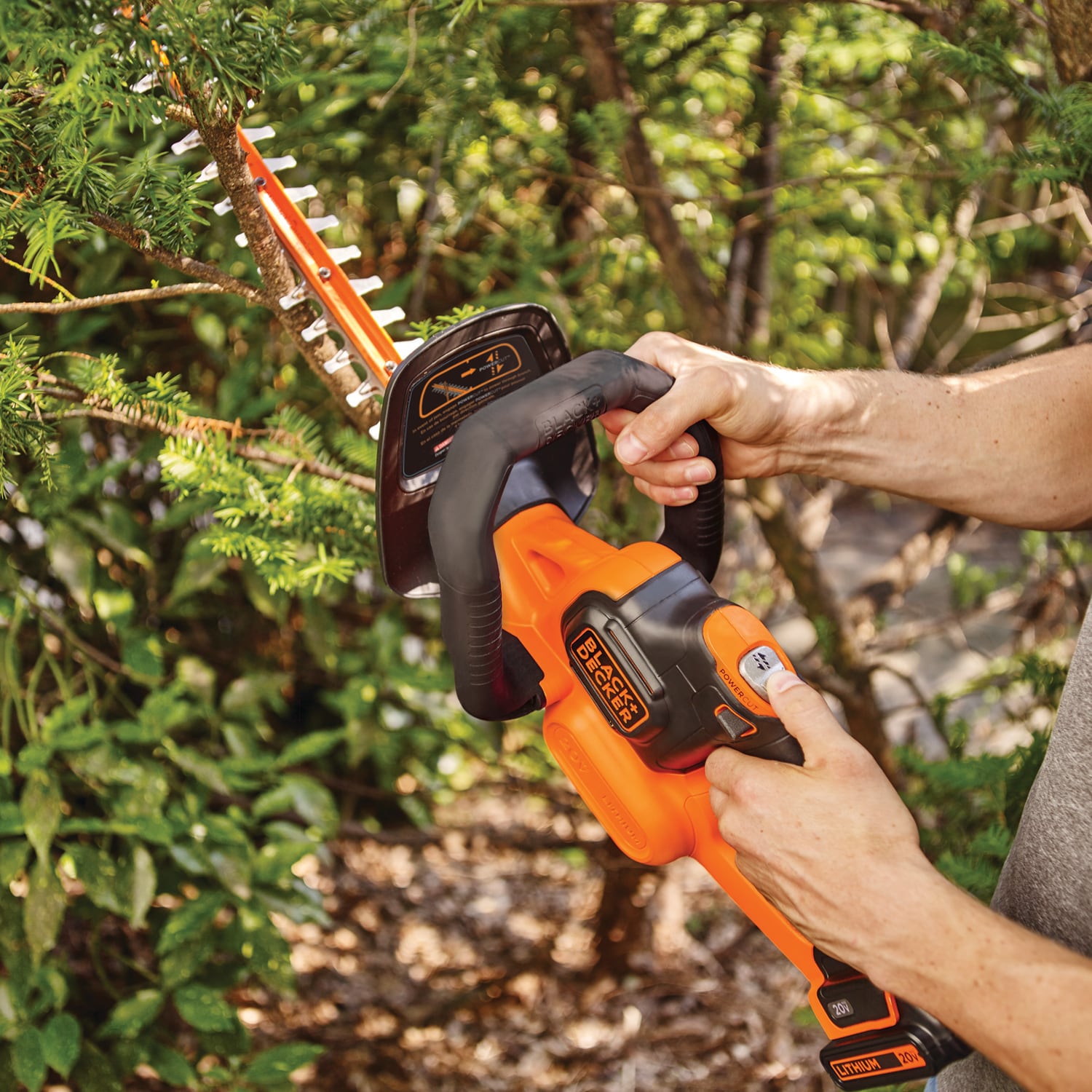 BLACK+DECKER POWERCUT 20-volt Max 22-in Battery Hedge Trimmer 1.5 Ah  (Battery and Charger Included)