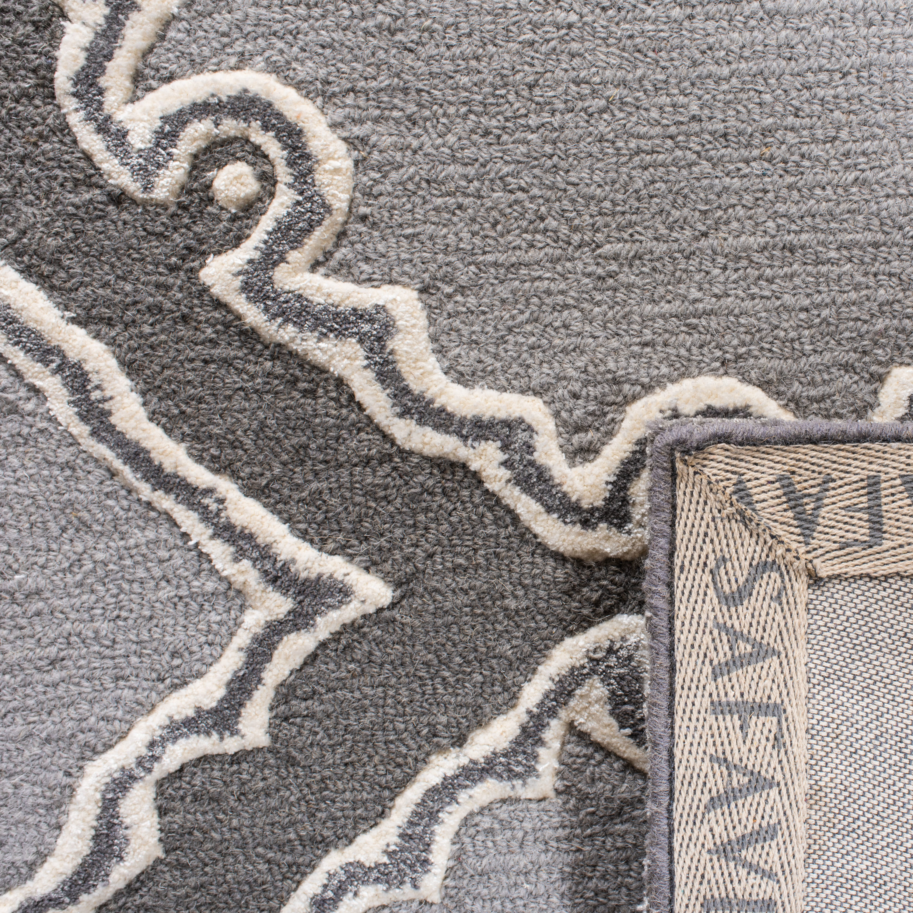Safavieh BEL139A-27 rugs - View #4