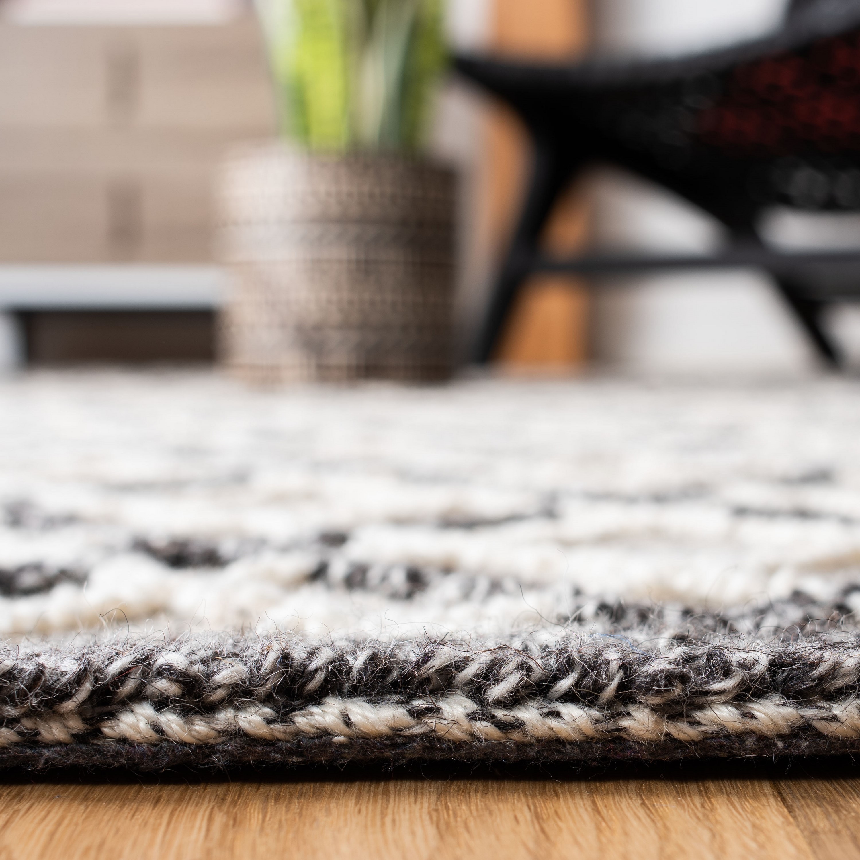 Hand-Tufted Gray and Light Gray Wool 4' x 6' Area Rug