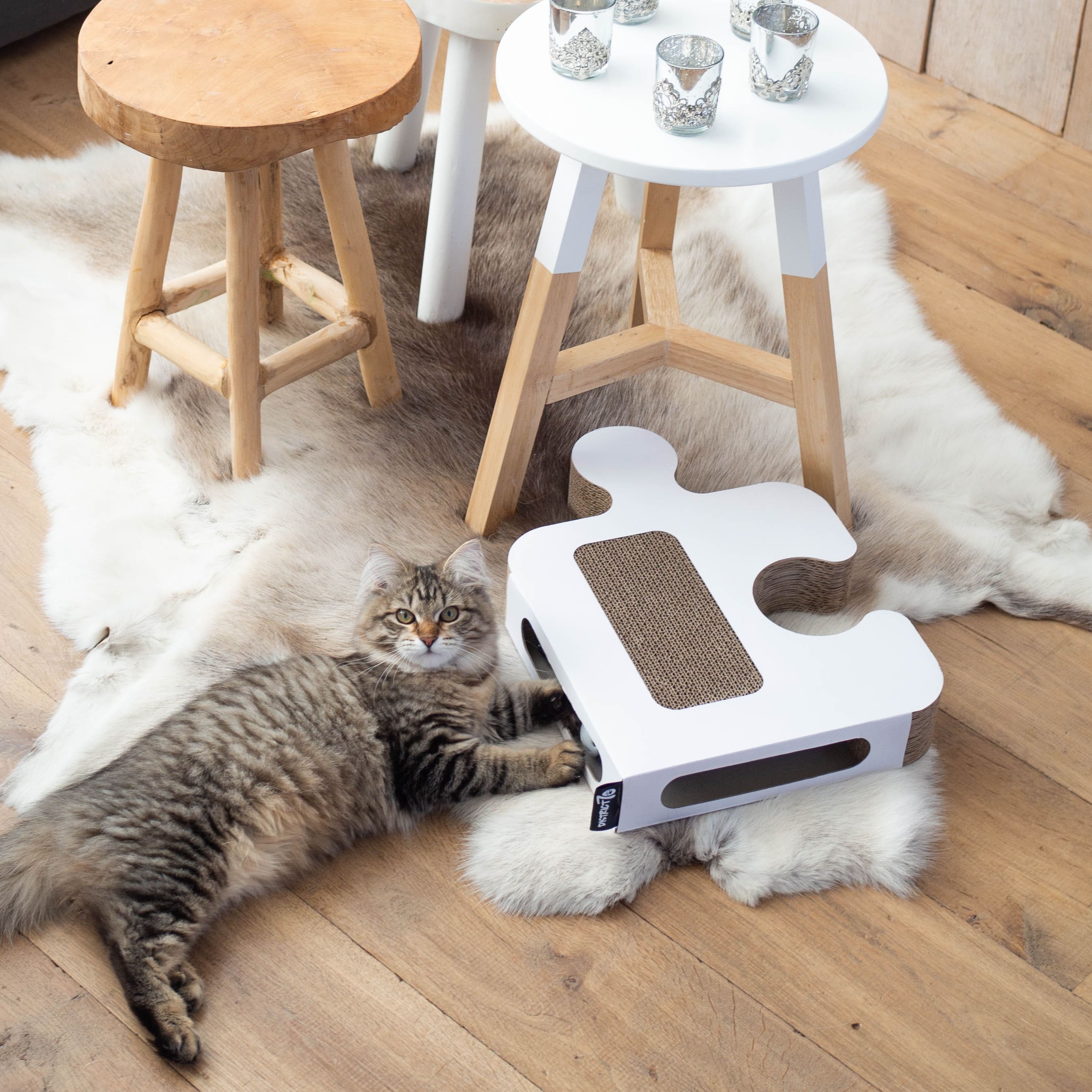 District70 5123 2.6-in x 11.8-in White Cat Scratching Post