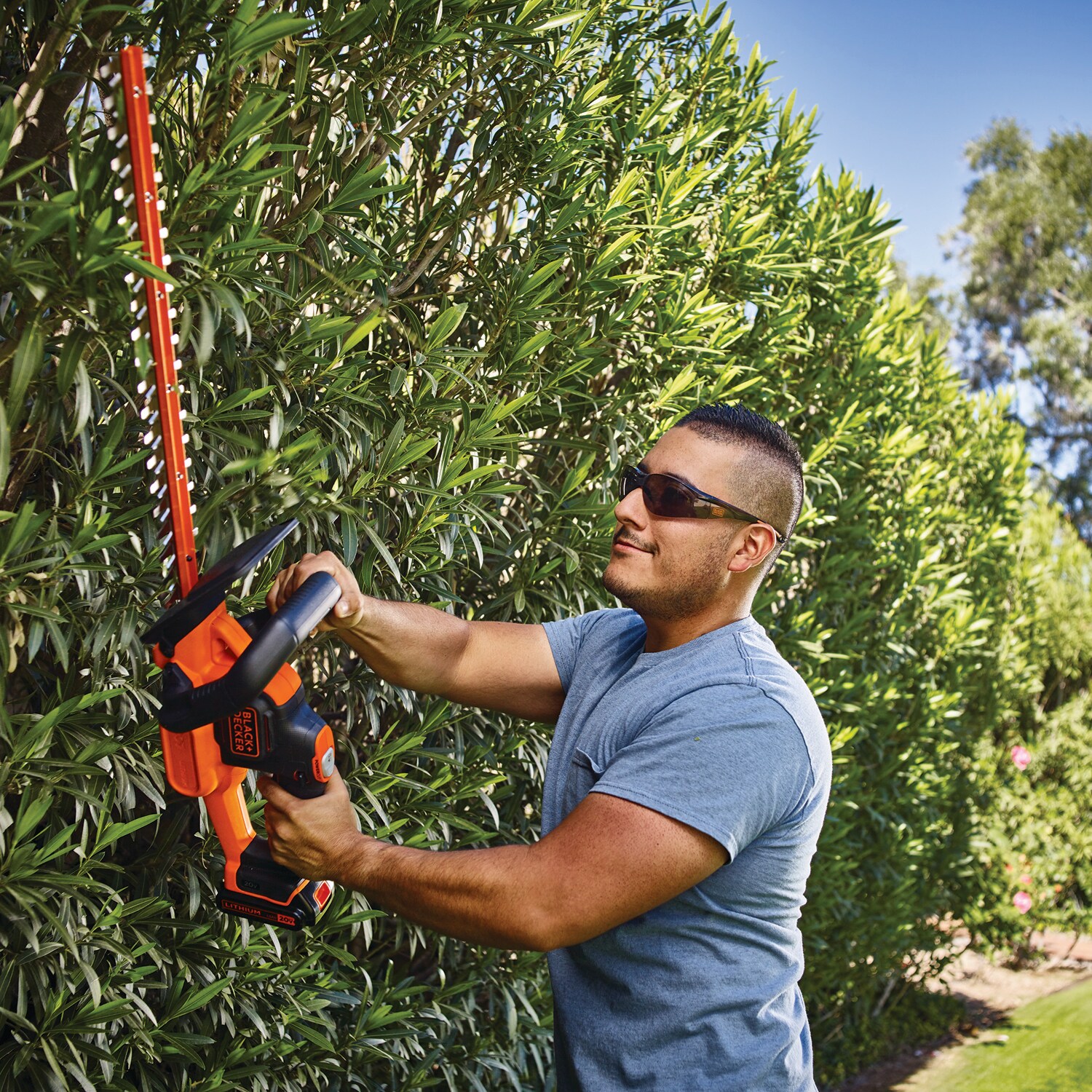 BLACK & DECKER 20-Volt Max 12-in Straight Cordless String Trimmer with Edger  Capable at
