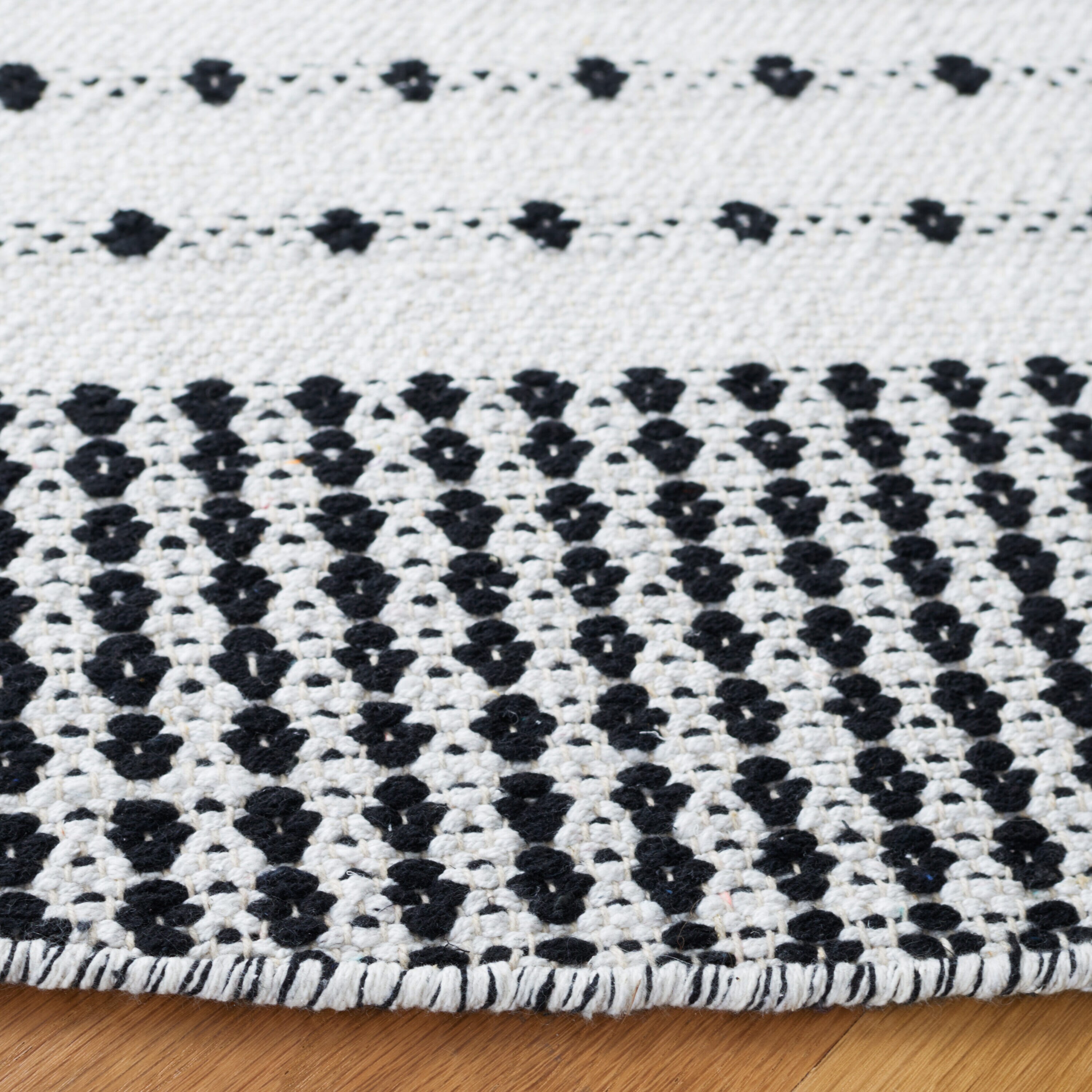 Safavieh MTK714Z-6R rugs - View #3