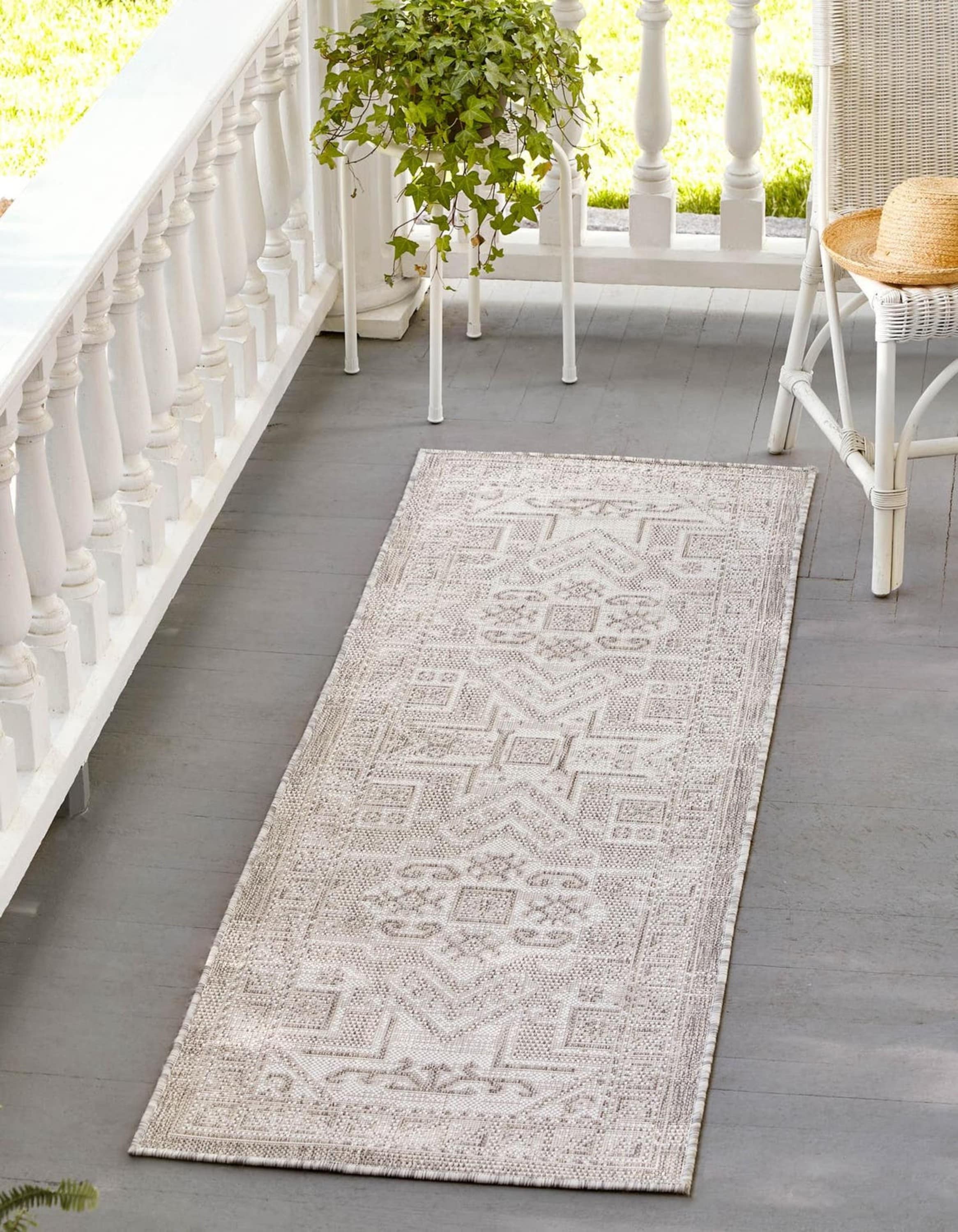 Unique Loom 3162419 Outdoor Aztec 2 x 6 (ft) Loomed Polypropylene Light Gray Rectangular Indoor/Outdoor Border Runner rug