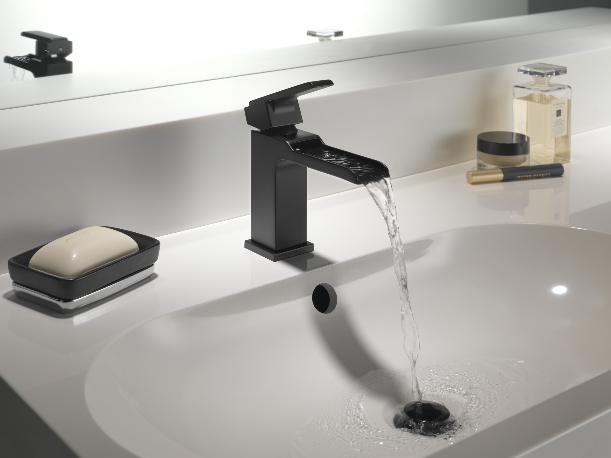 Delta 568LF-BLLPU Lavatory-Faucets - View #4