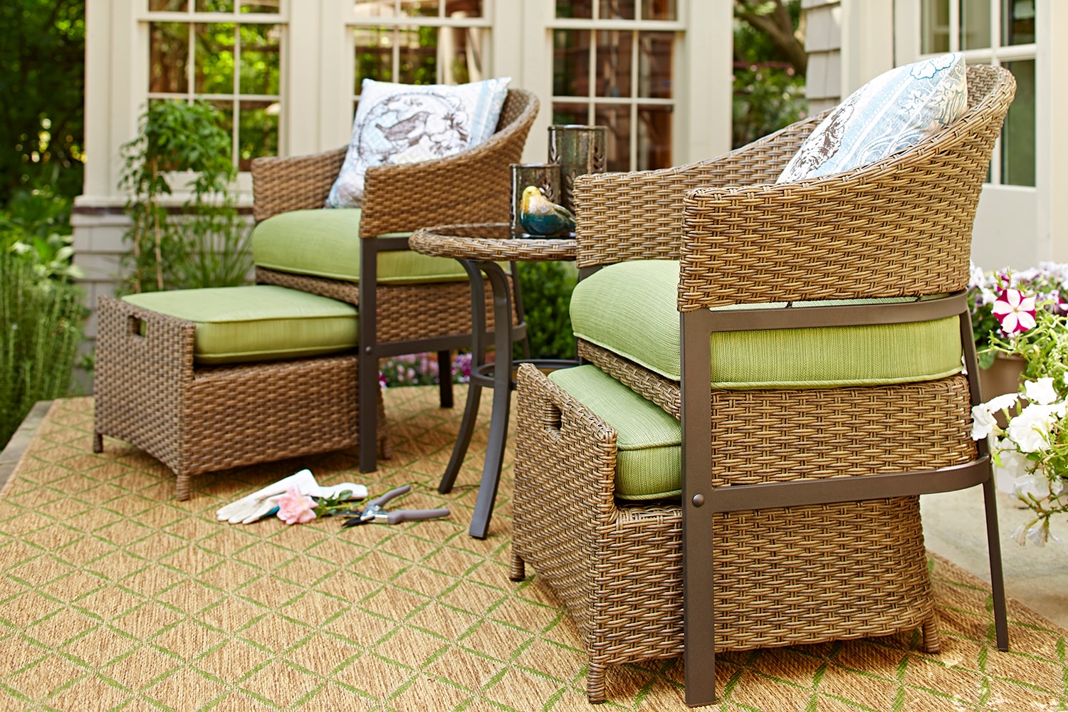 outdoor chair with ottoman underneath