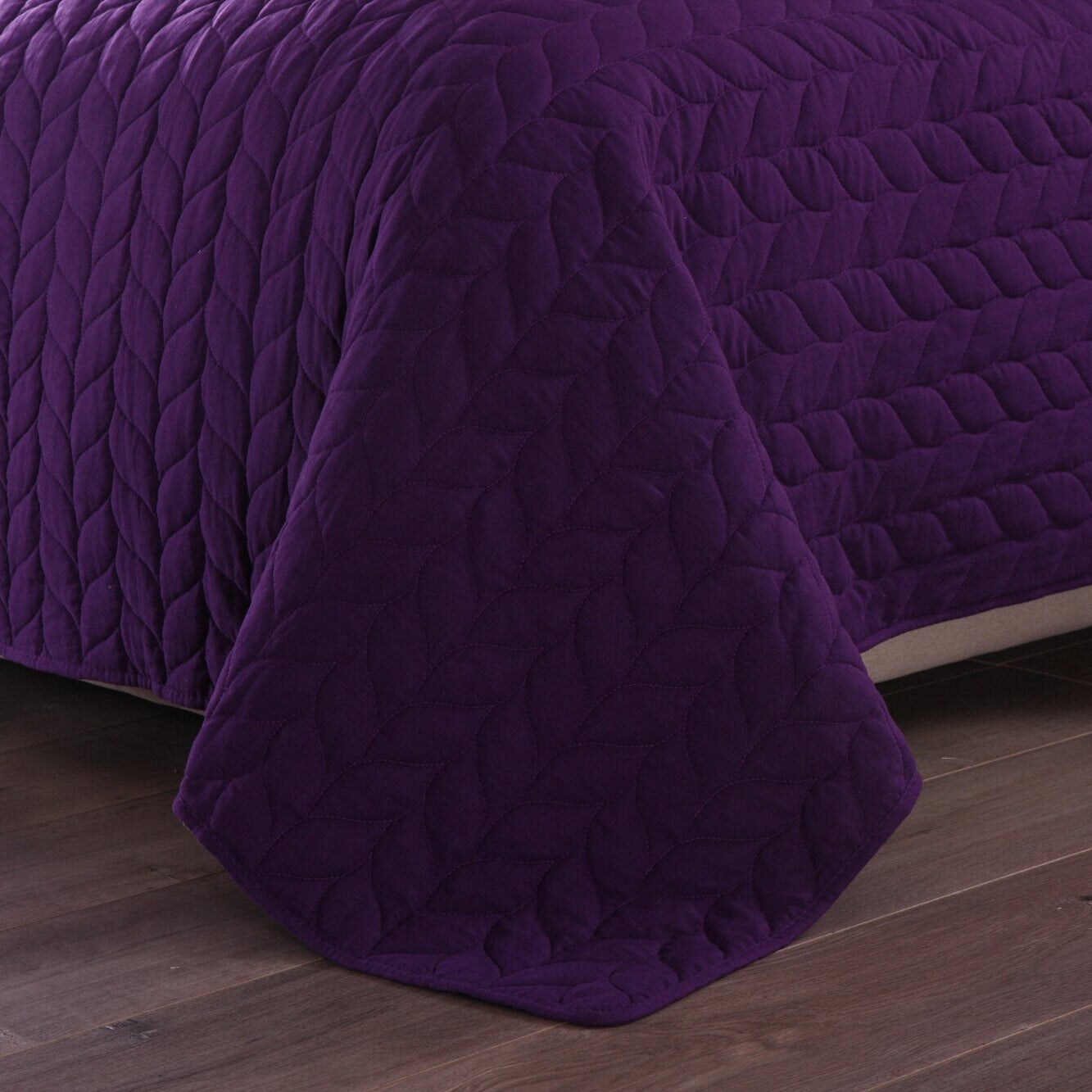 MarCielo LEAF PURPLE Q bedding - View #3