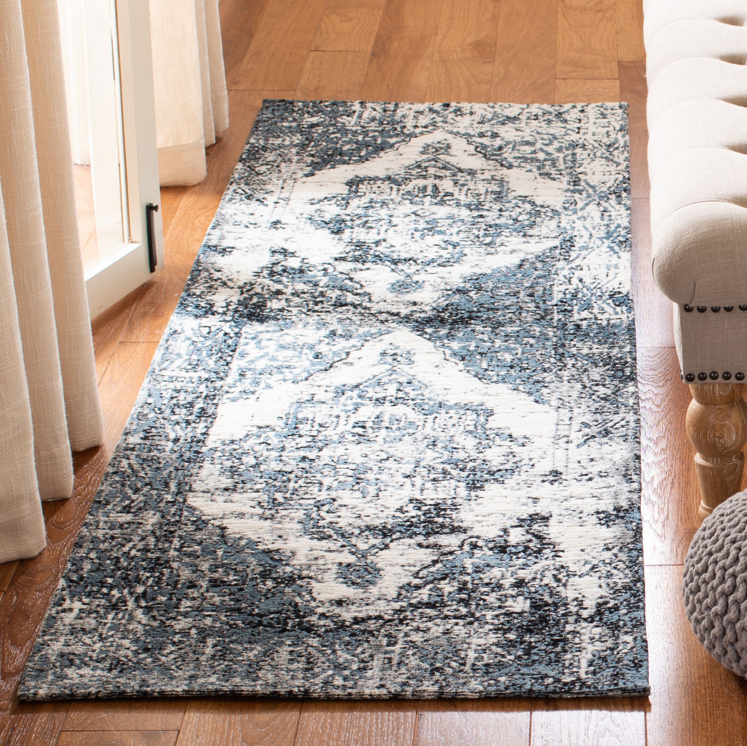 Safavieh CLV703N-28 Classic Vintage Dollete 2 x 8 (ft) Loomed Synthetic Navy/Ivory Rectangular Indoor Distressed/Overdyed Vintage Runner rug