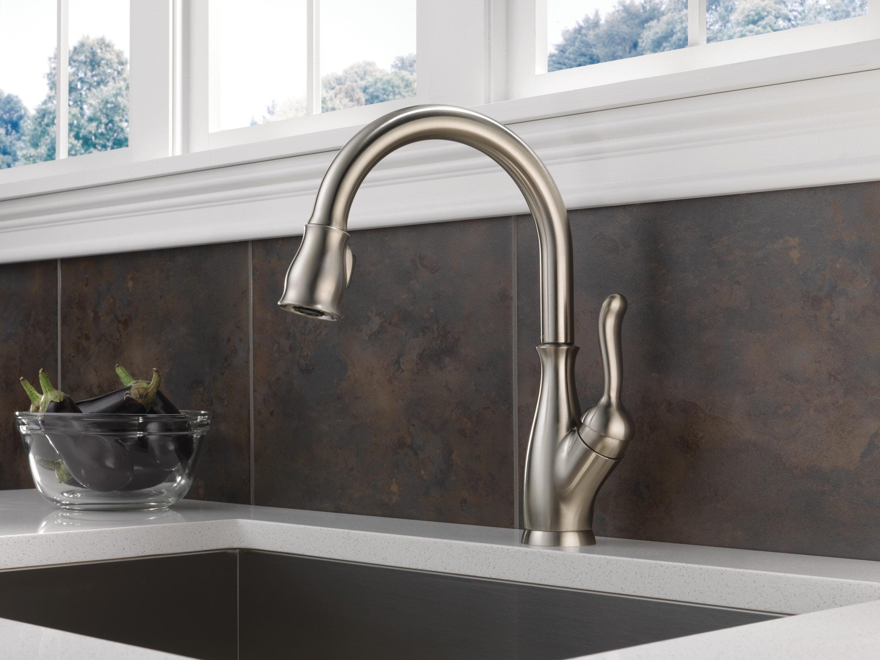 Delta outlet Faucets 9178-SP-DST Single Handle Pull-Down Kitchen Faucet