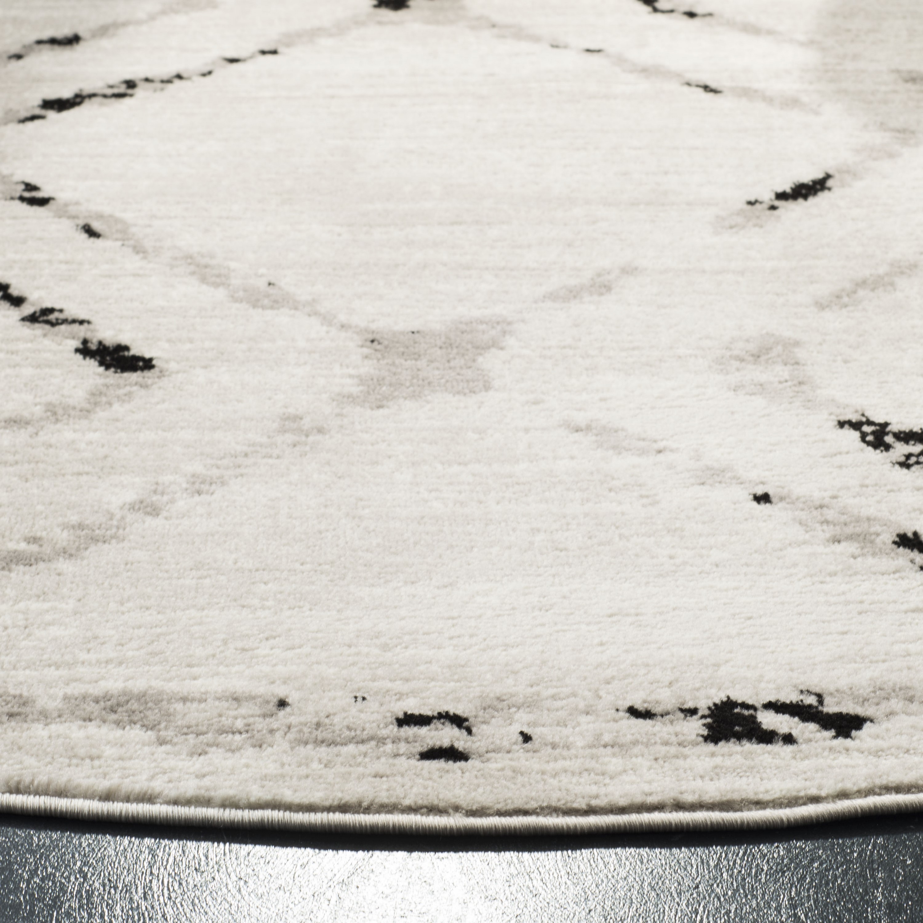 Safavieh SKY197H-6R rugs - View #3