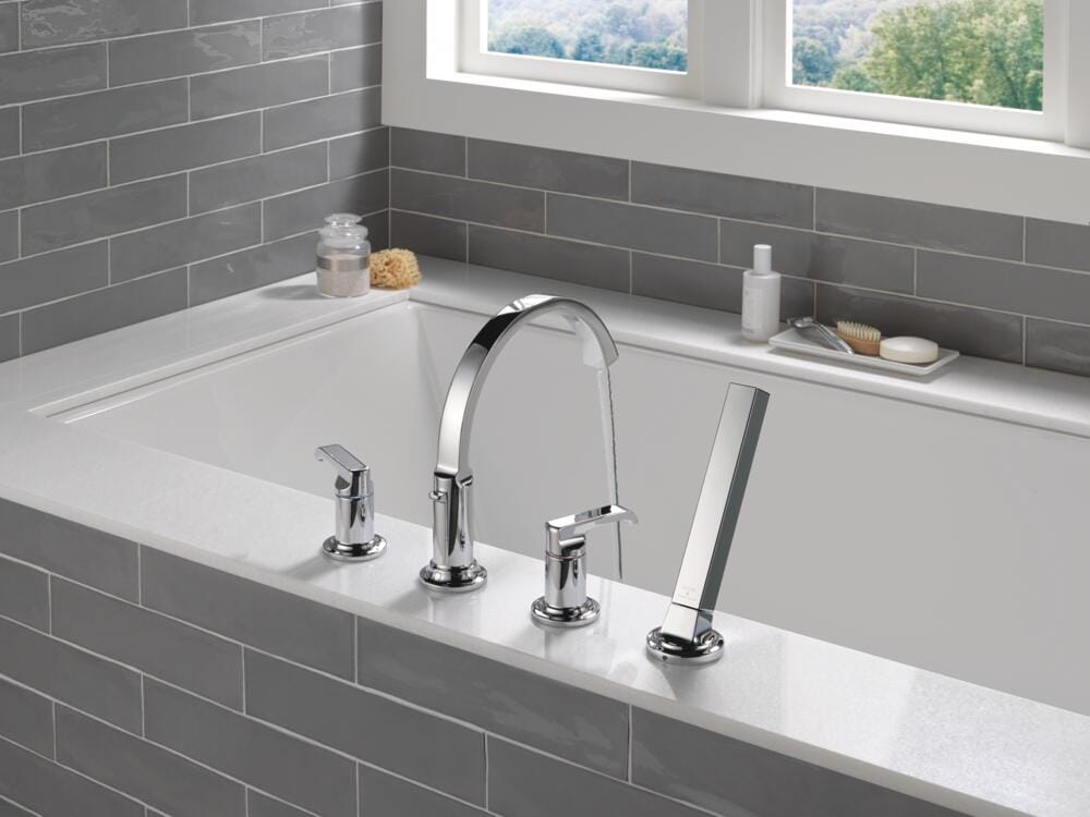 Delta Tetra Lumicoat Chrome Deck Mount Roman High Arc Bathtub Faucet