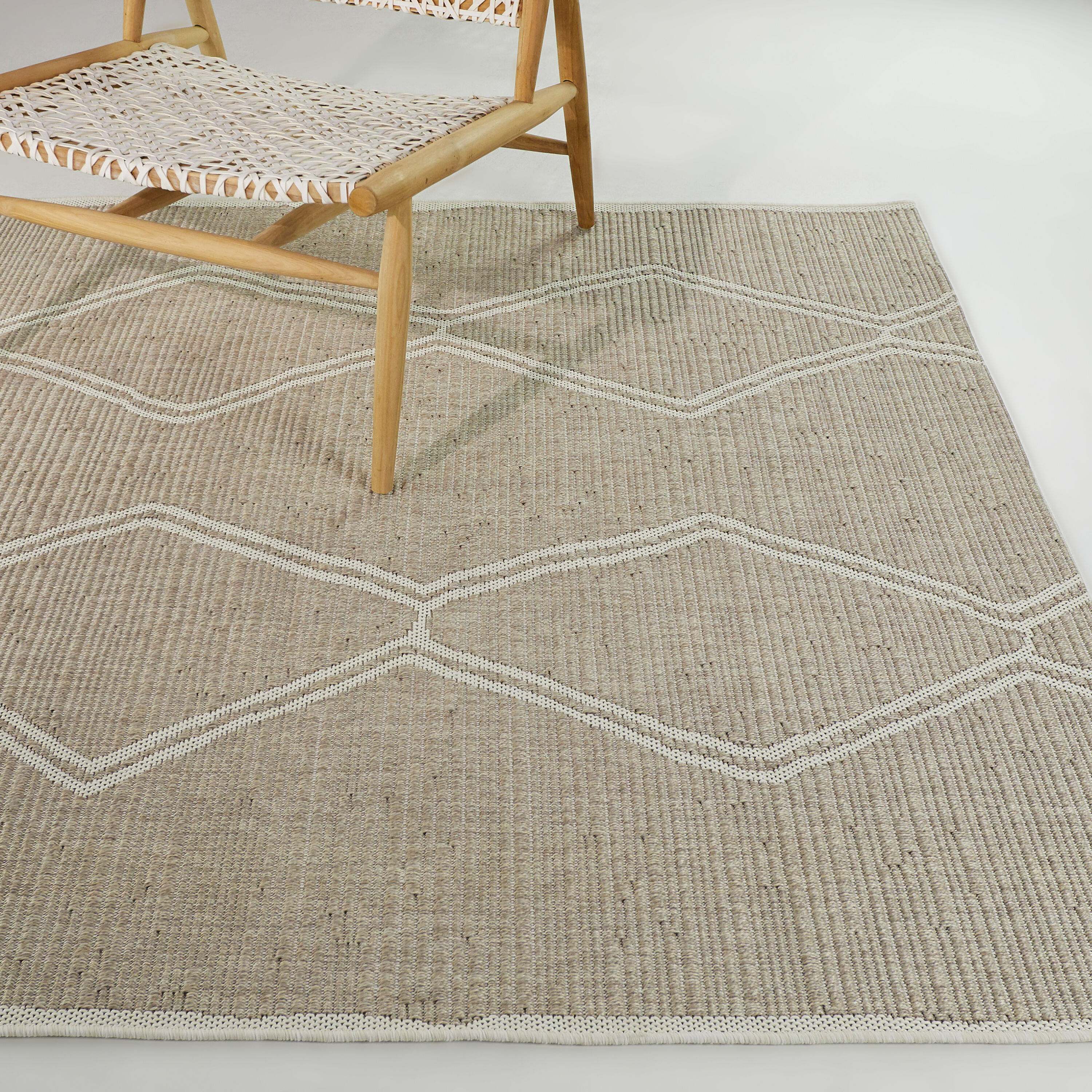 Beige and Off-White Synthetic Diamond Pattern 5' x 7' Area Rug