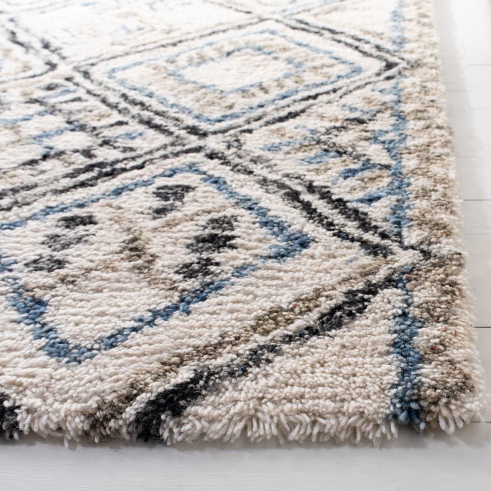 Black and Ivory 4' x 6' Hand-Tufted Wool Shag Rug