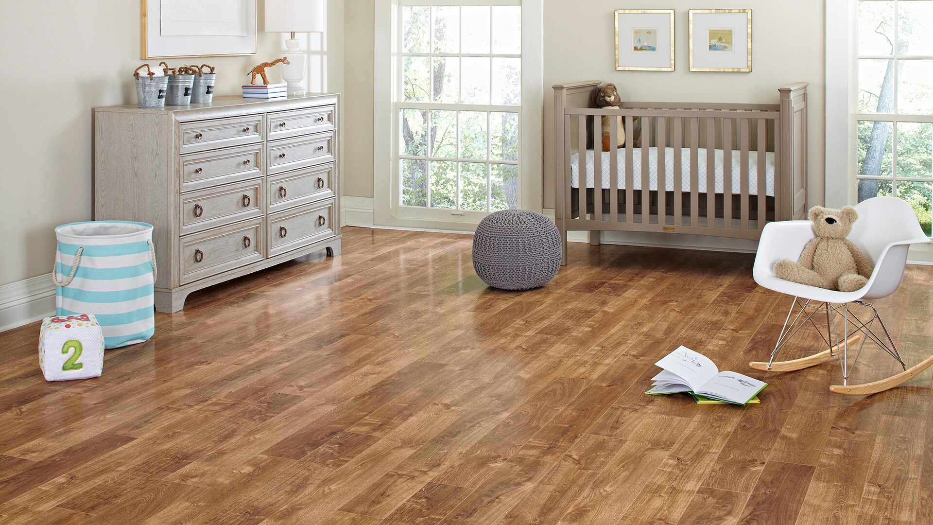 Style Selections Autumn Oak Wood Plank Laminate Flooring in the ...