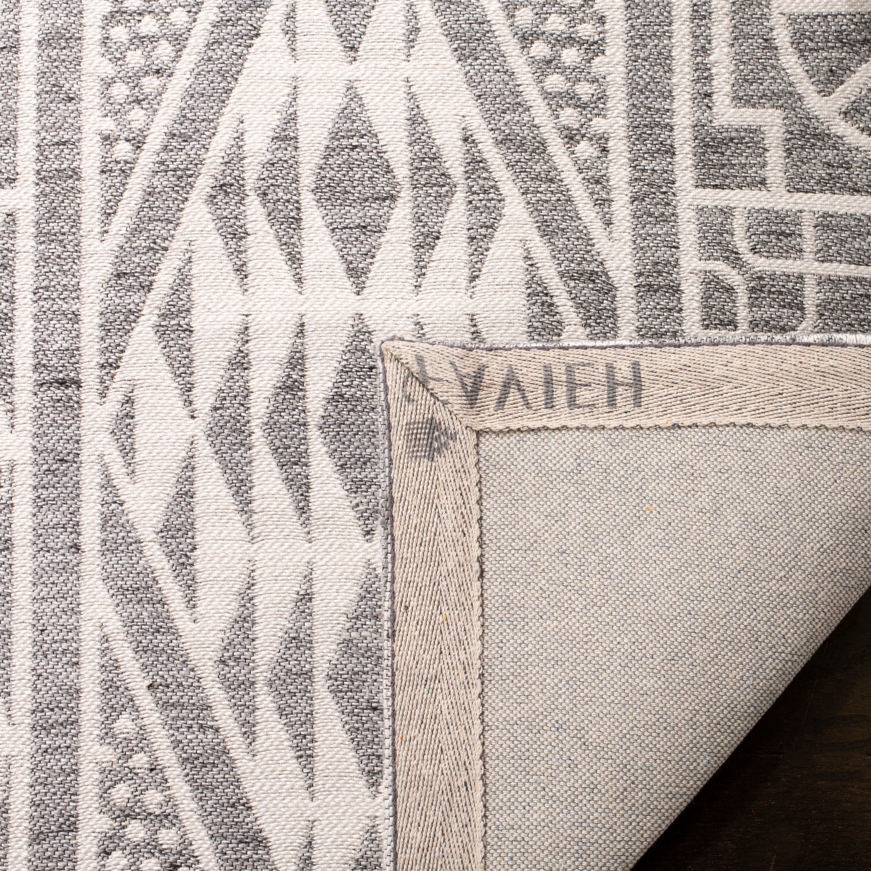 Safavieh MRB609F-28 rugs - View #4