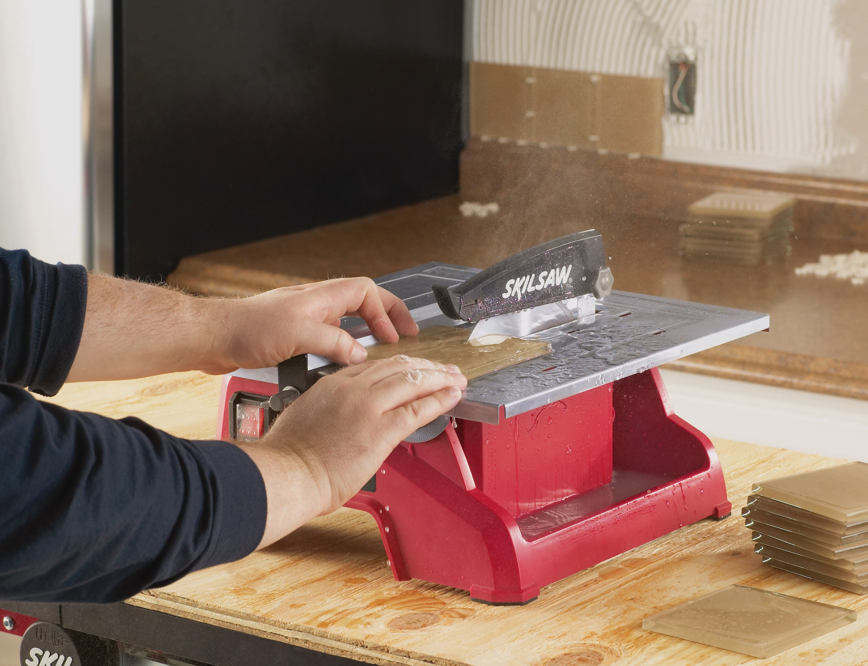 SKIL 4.2-Amp 7-in-Blade Corded Wet Tabletop Tile Saw in the Tile