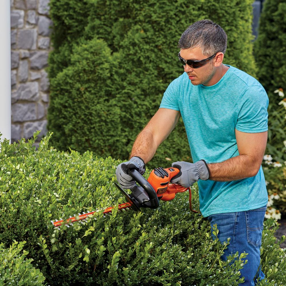 BLACK+DECKER Hedge Trimmer with Saw, 20-Inch, Corded (BEHTS300),Orange