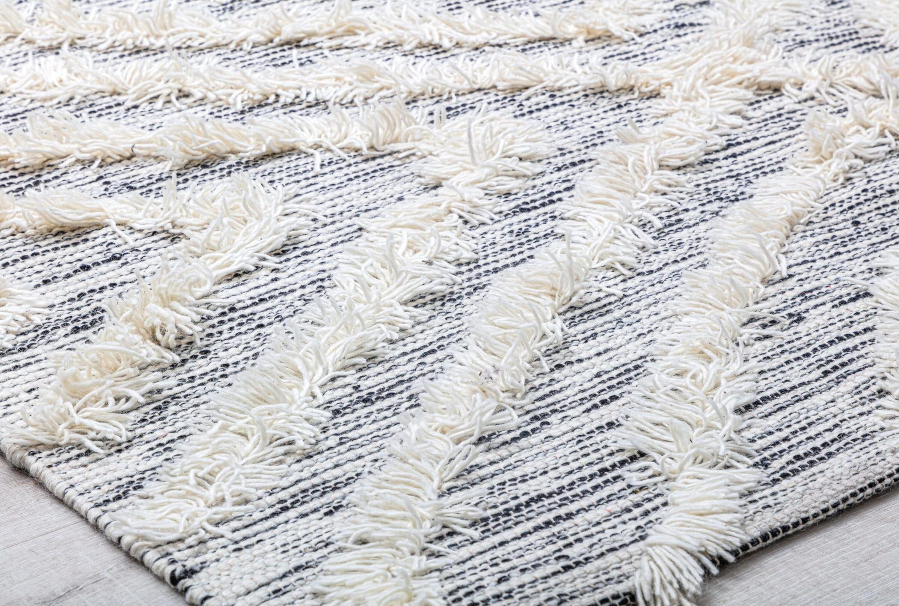 Gray and White Diamond Pattern Wool Area Rug, 8' x 10'