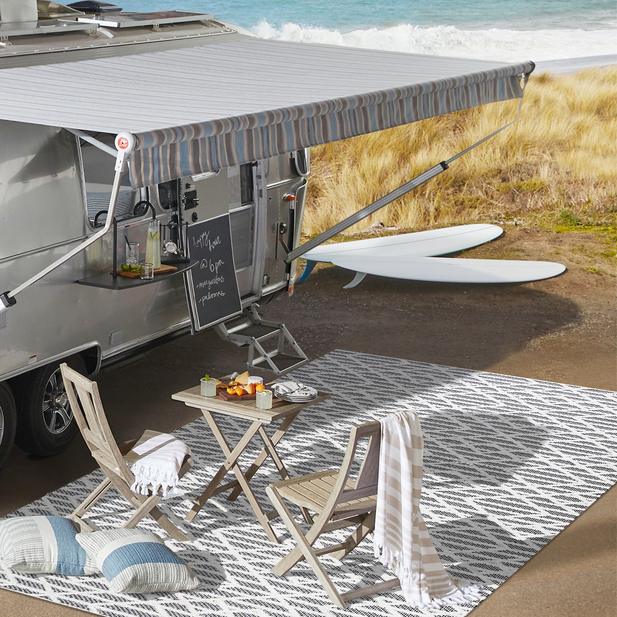 Ivory Diamond Easy-Care Synthetic 8' x 10' Indoor/Outdoor Rug