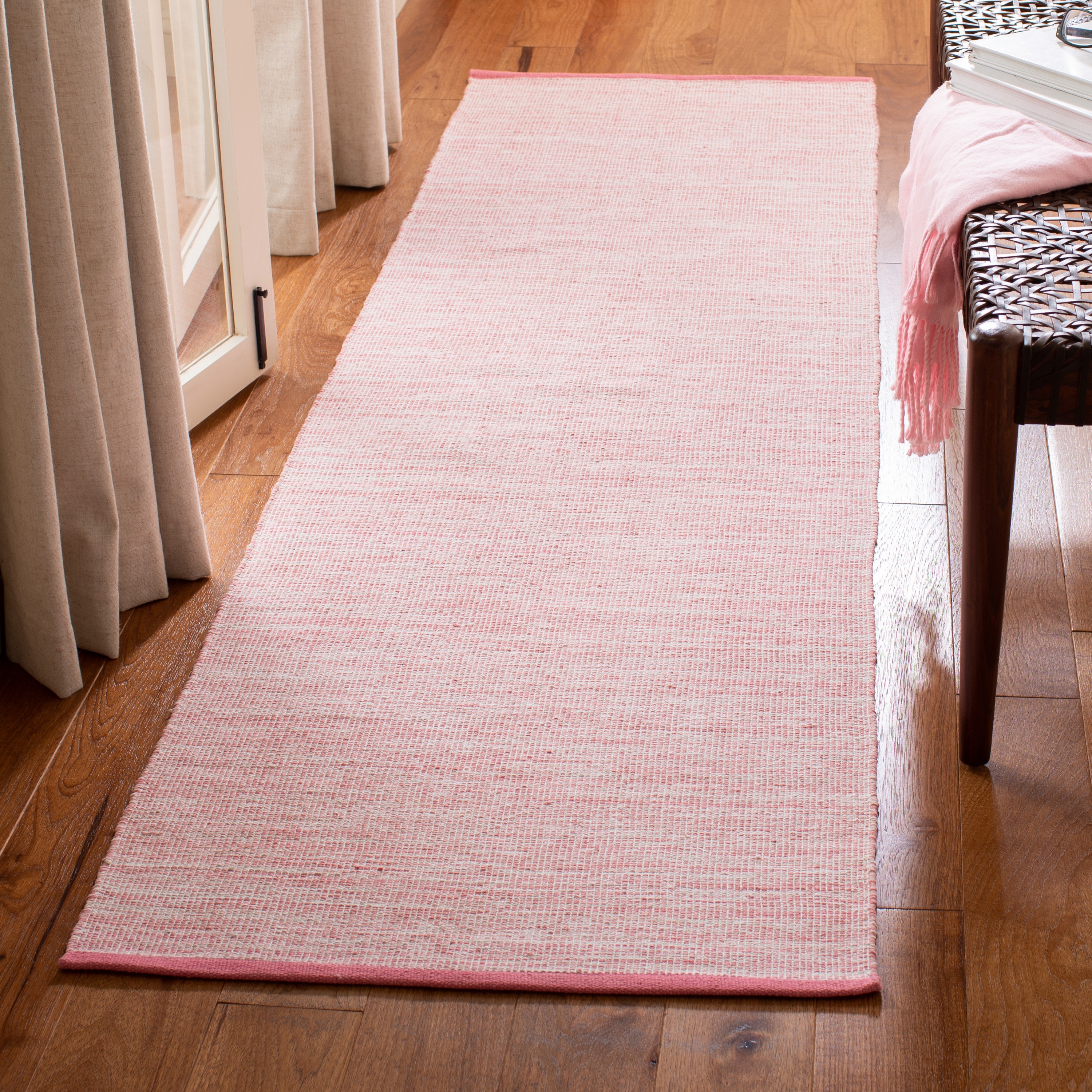 Safavieh MTK250U-28 Montauk Sigurosk 2 x 8 (ft) Cotton Pink/Fuchsia Rectangular Indoor Solid Runner rug