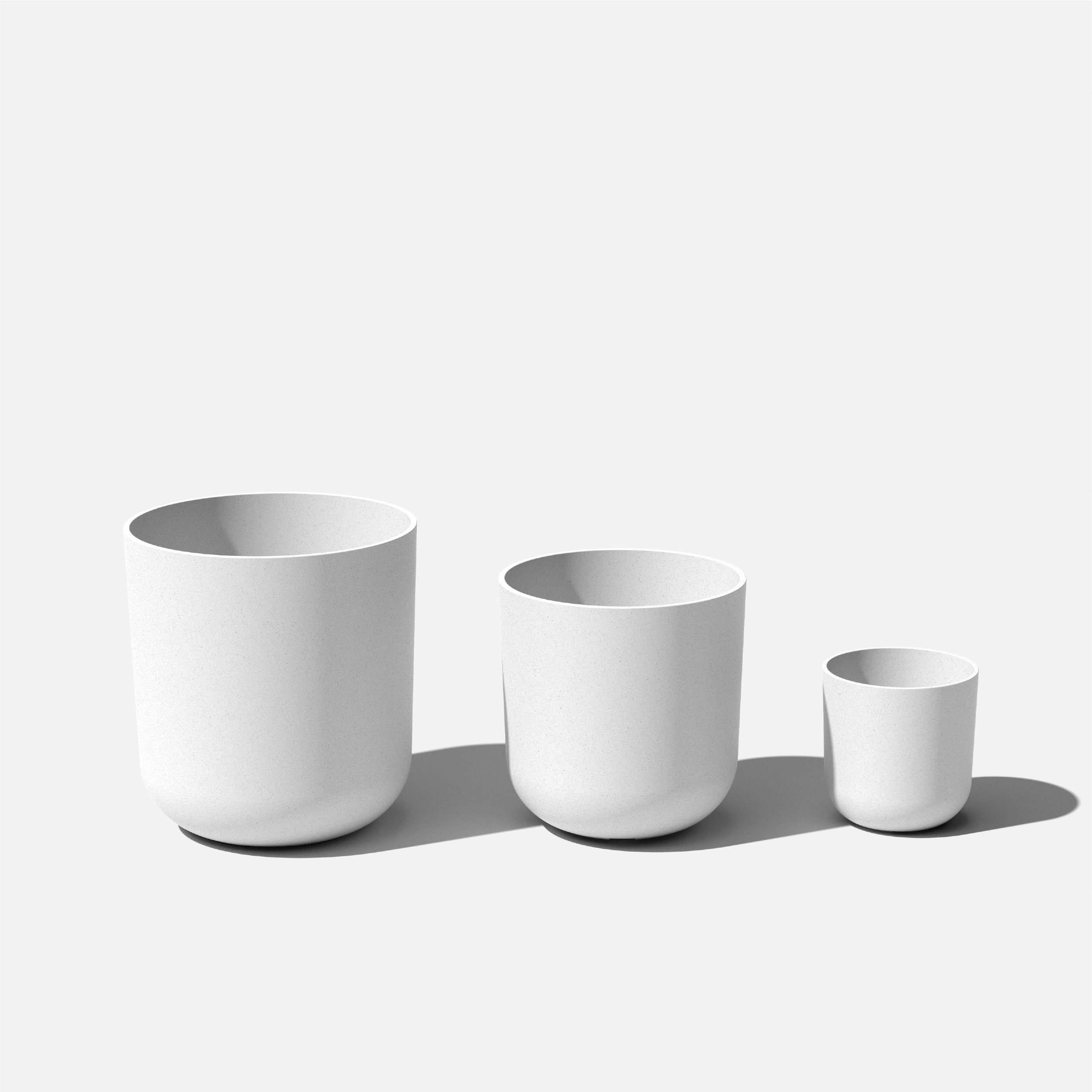 Veradek KNV-BUN-W Round 18.5-in W x 19.75-in H x White Plastic Indoor/Outdoor Planter