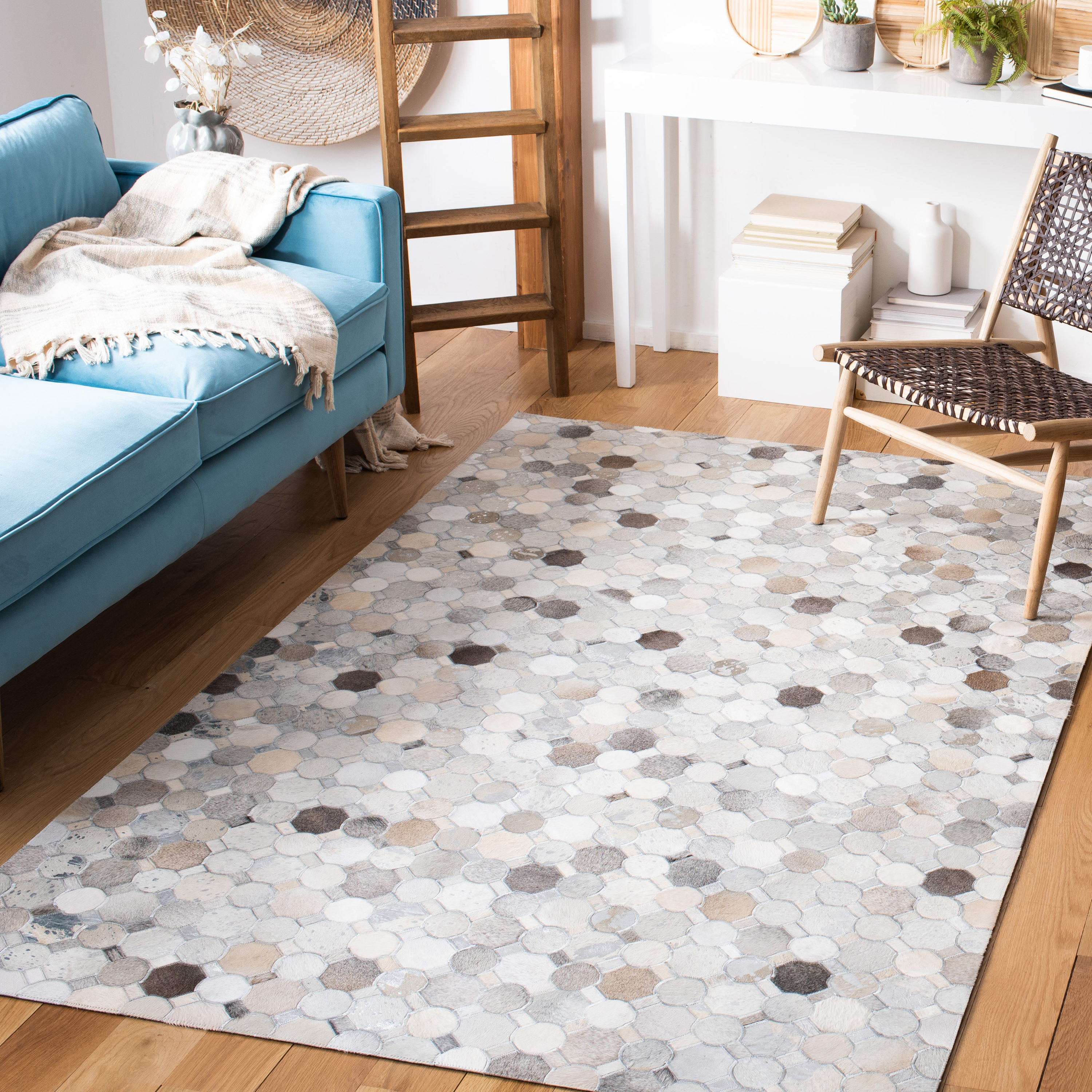 Ivory and Gray Geometric Cowhide Flatweave Rug, 4' x 6'