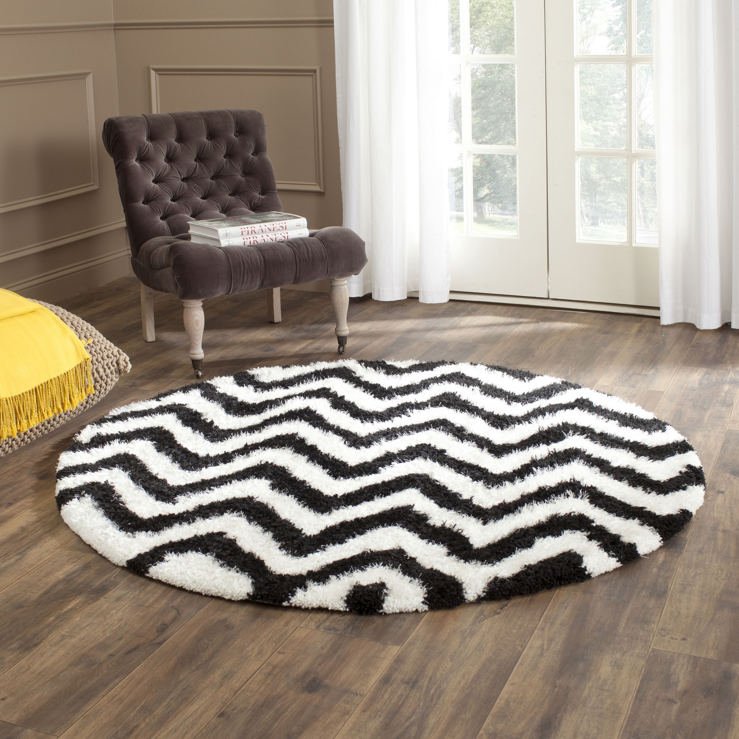 Ivory and Black Round Hand-Tufted Chevron Shag Rug