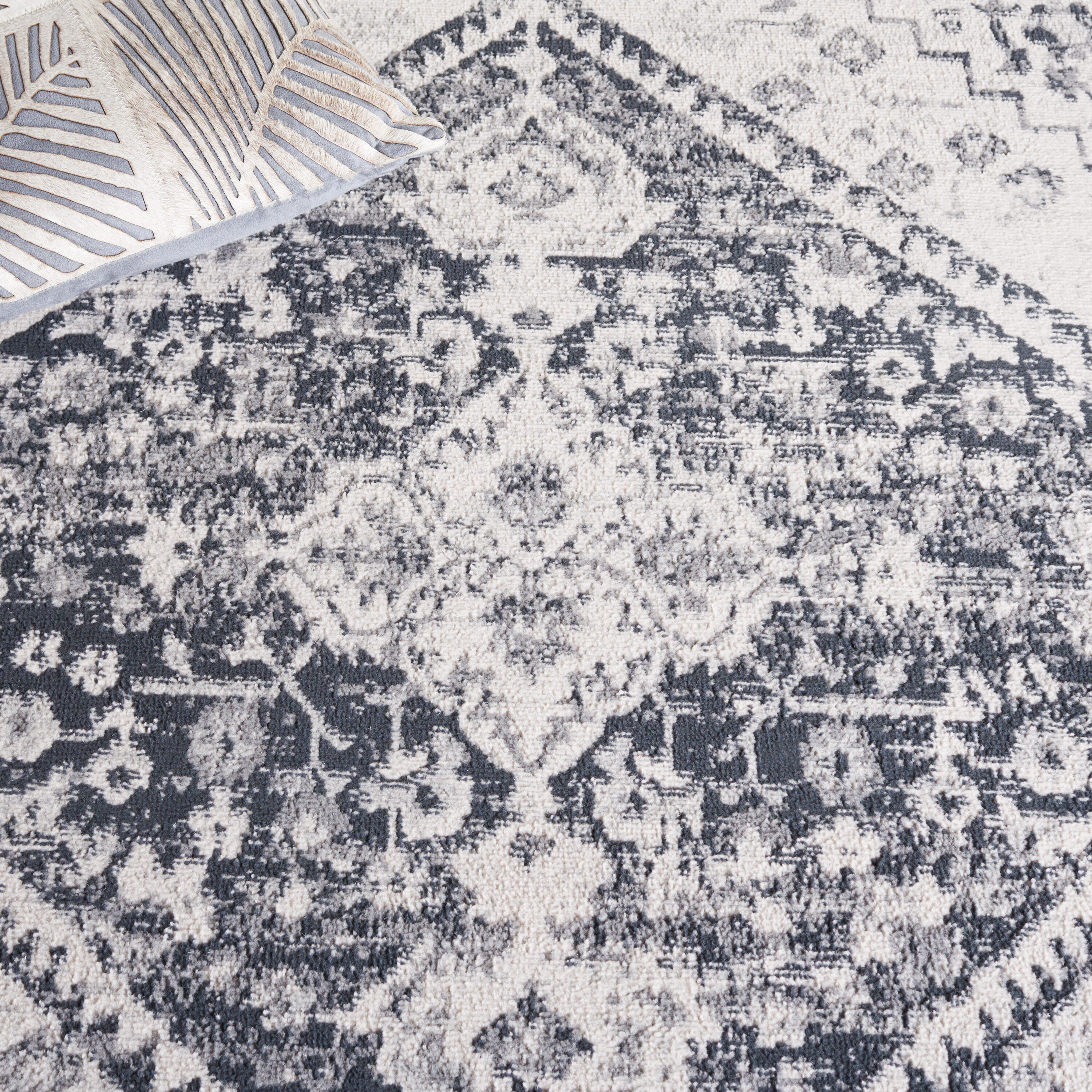 Safavieh ODY854A-5 rugs - View #6