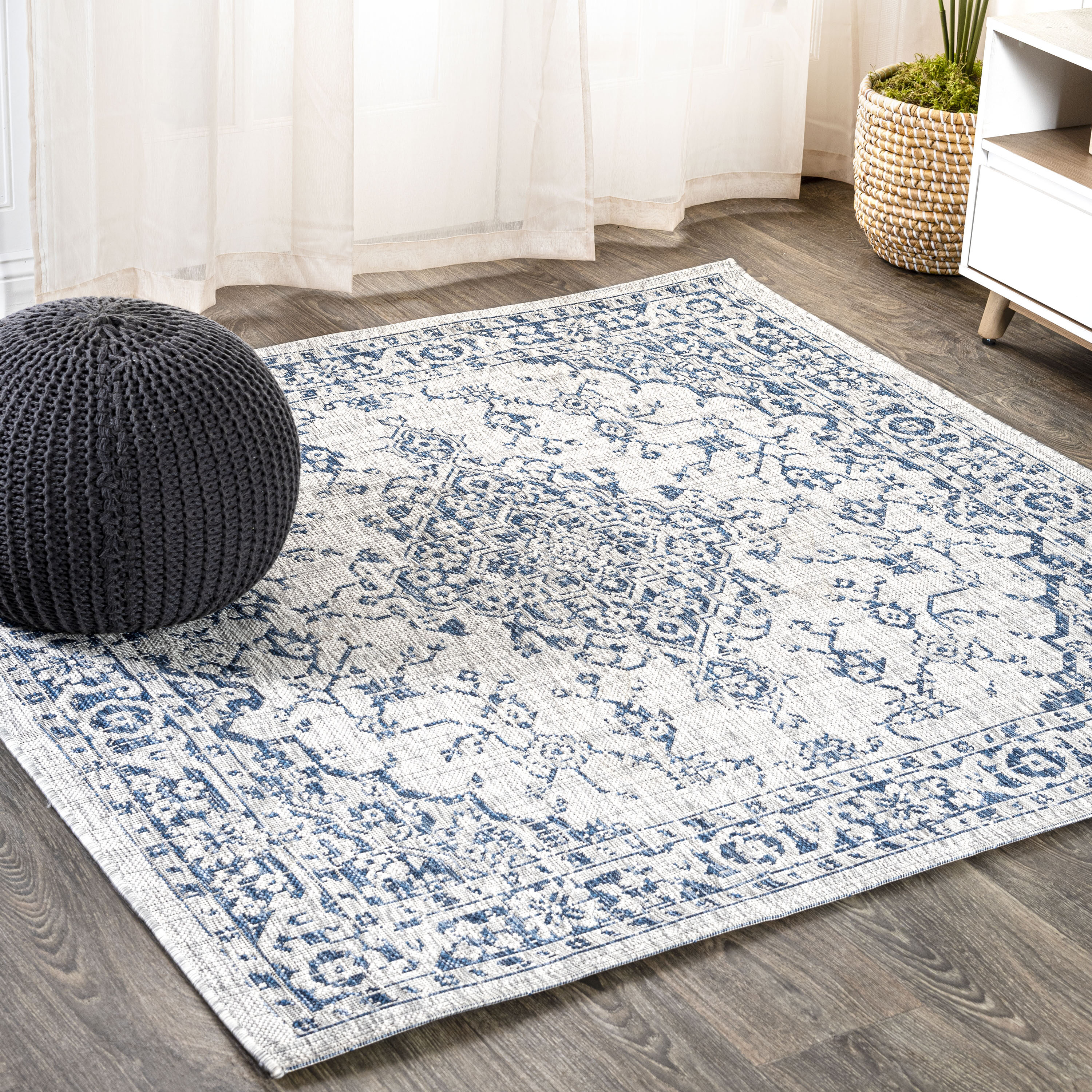 JONATHAN  Y SMB102B-5SQ Santa Monica Rozetta Boho Textured Weave 5 x 5 (ft) Loomed Polypropylene Gray/Navy Square Indoor/Outdoor Distressed/Overdyed Persian Area rug