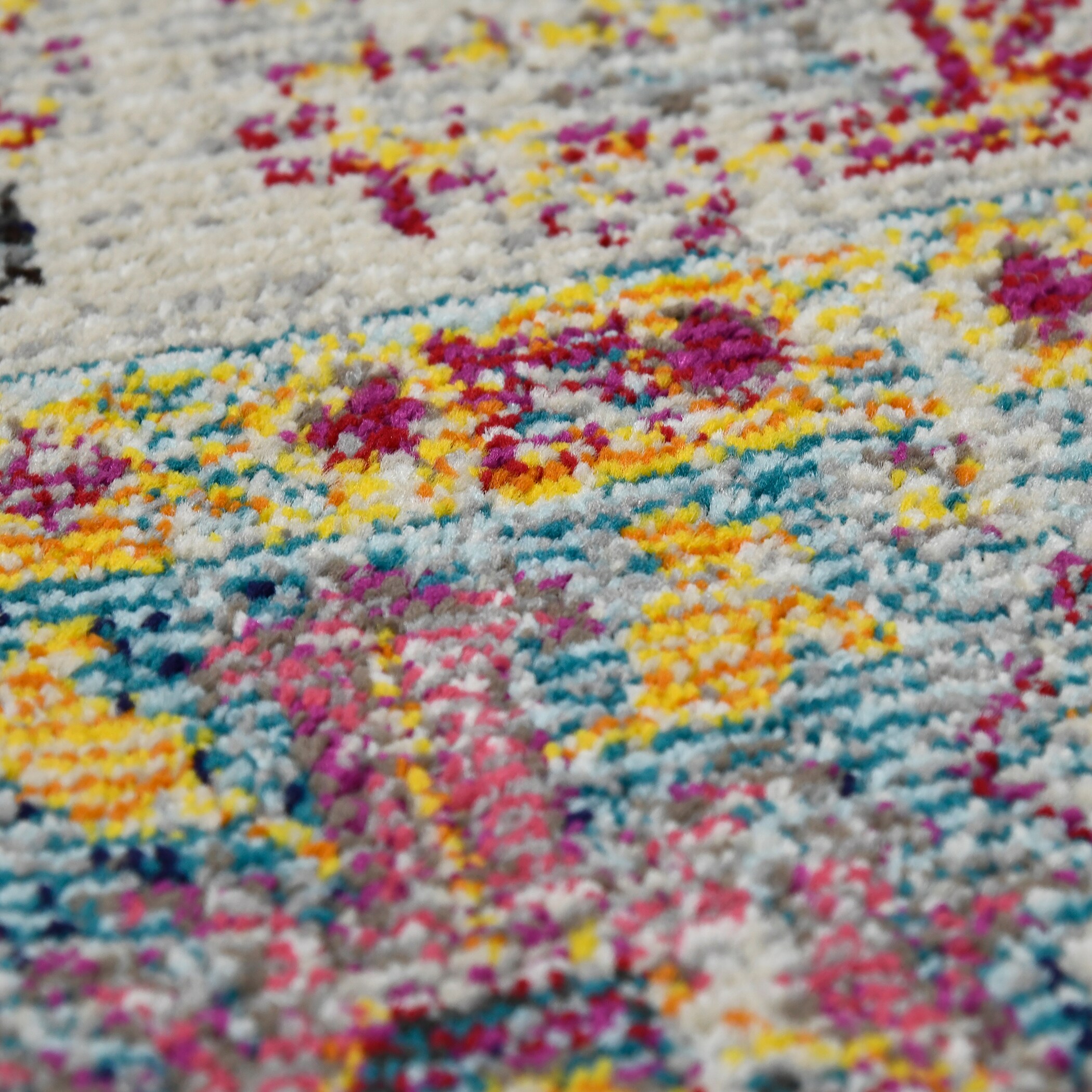 Uptown Bohemian Gray 5' x 7' Reversible Synthetic Area Rug