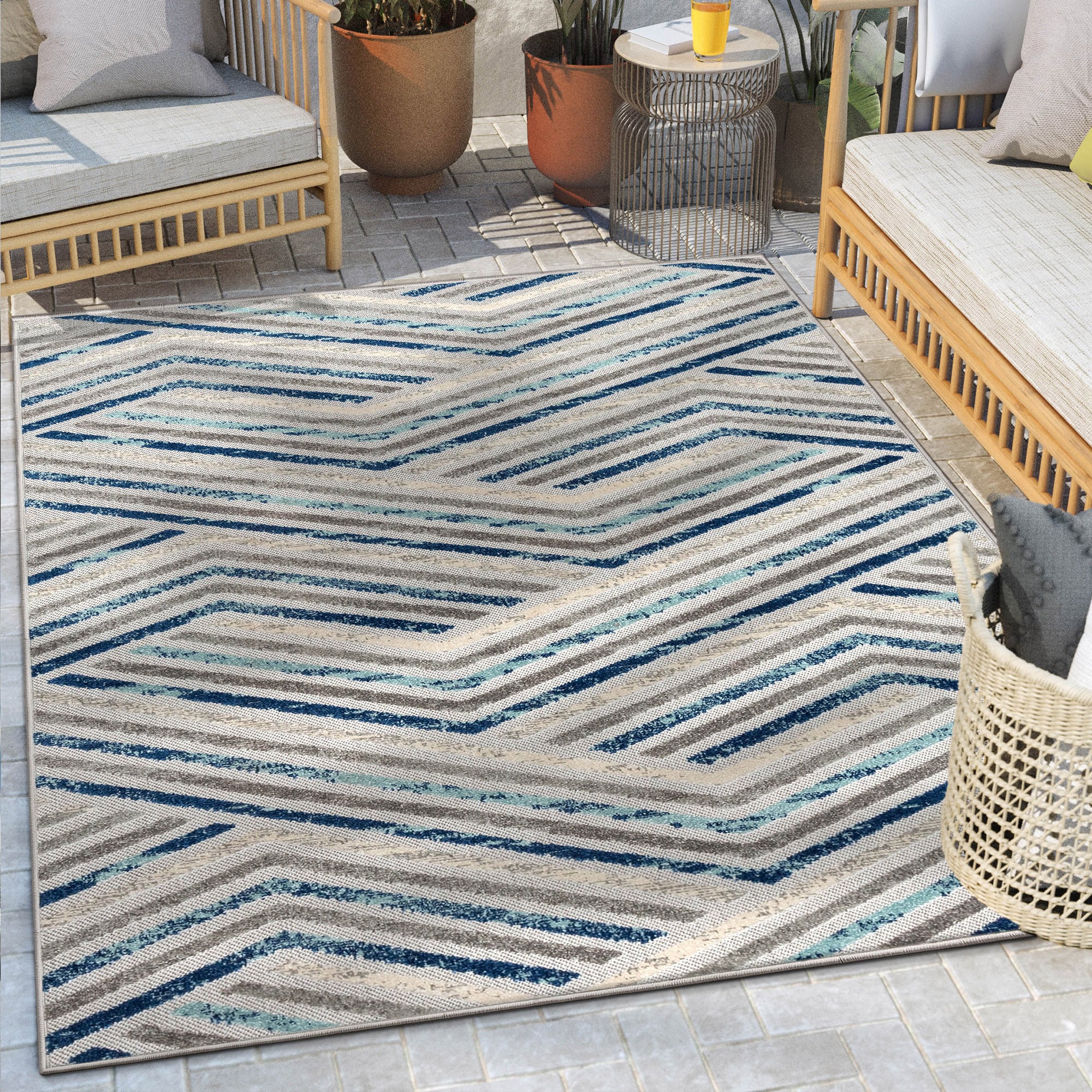 Well Woven DO-447-4 3 x 5 (ft) Loomed Polypropylene Grey Blue Rectangular Indoor/Outdoor Geometric Mid-Century Modern Area rug