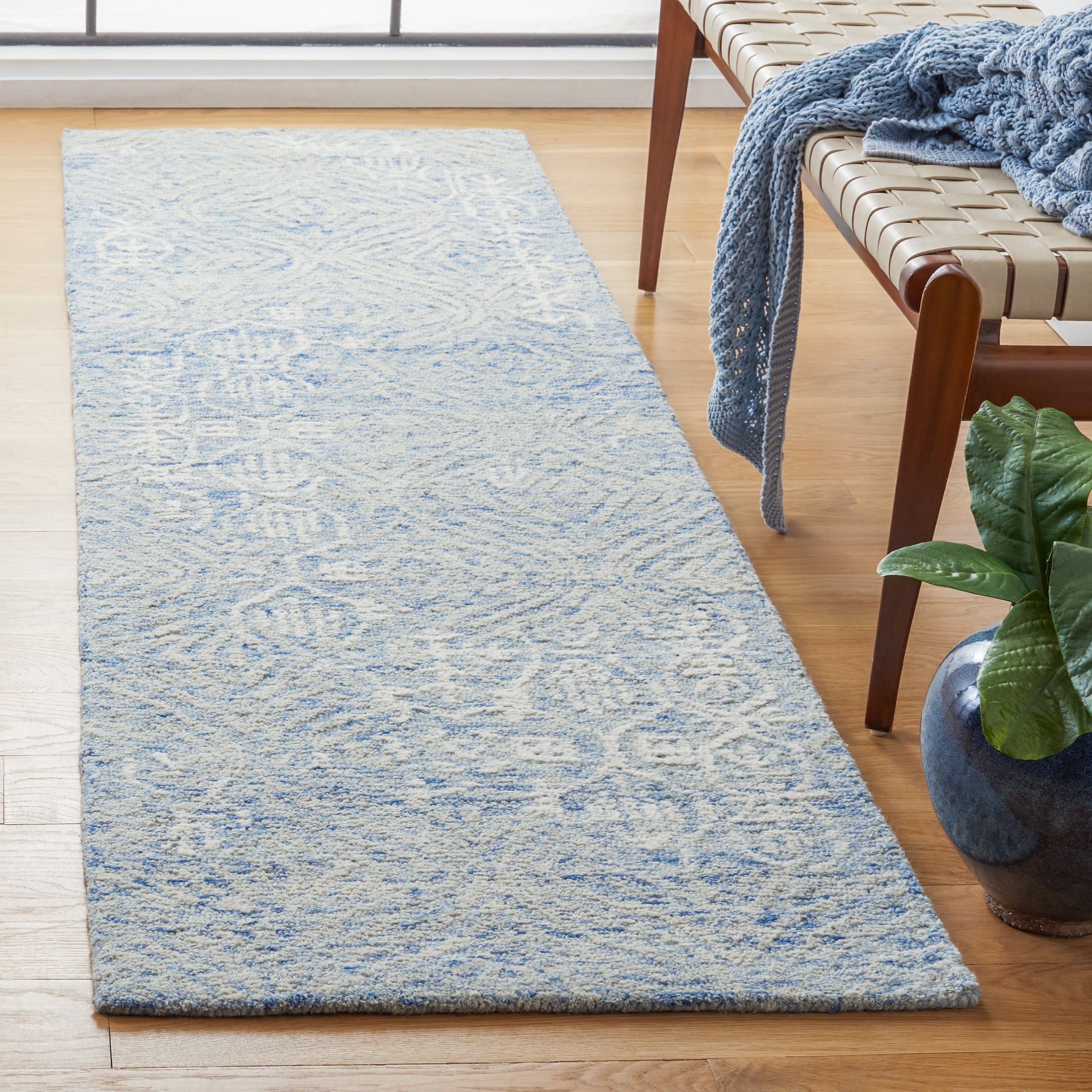 Safavieh MET905M-28 Metro Tiya 2 x 8 (ft) Tufted Wool Blue/Ivory Rectangular Indoor Distressed/Overdyed Farmhouse/Cottage Runner rug