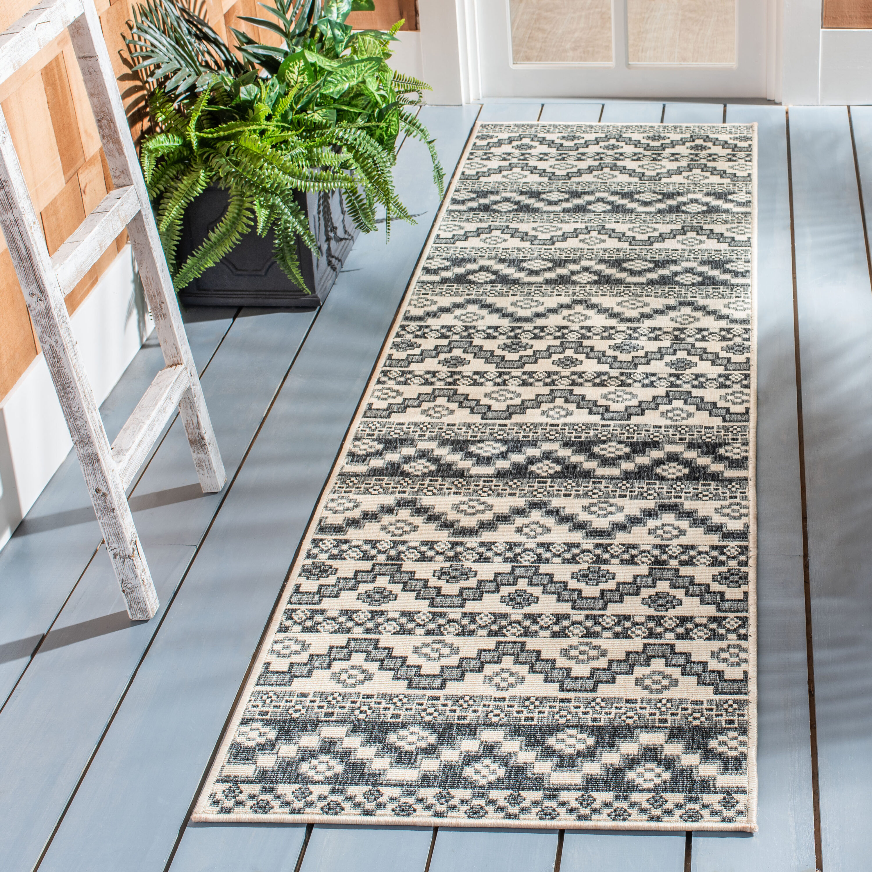 Safavieh VER095-3413-28 Veranda 2 x 8 (ft) Loomed Synthetic Beige/Gray Rectangular Indoor/Outdoor Floral Southwestern Runner rug