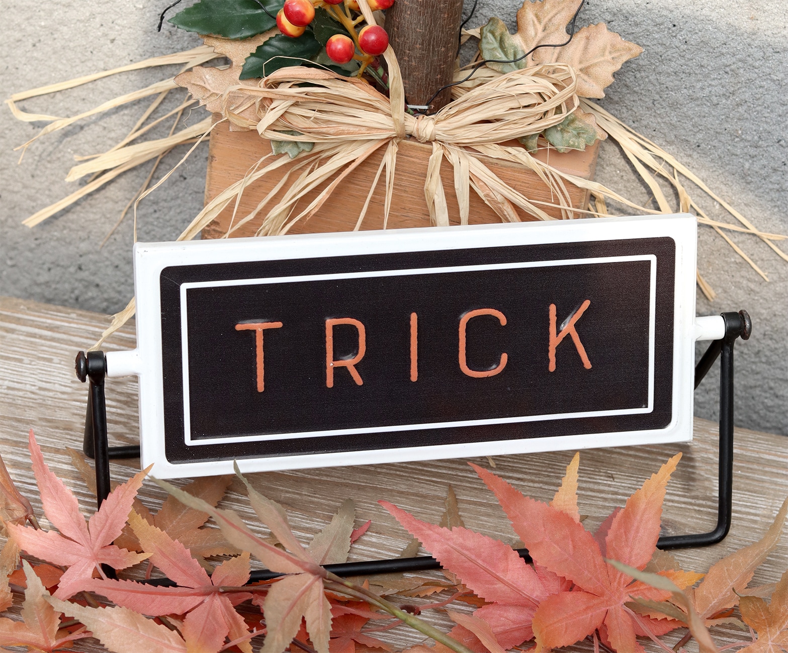 Parisloft UH337 Table-Halloween-Decor - View #3