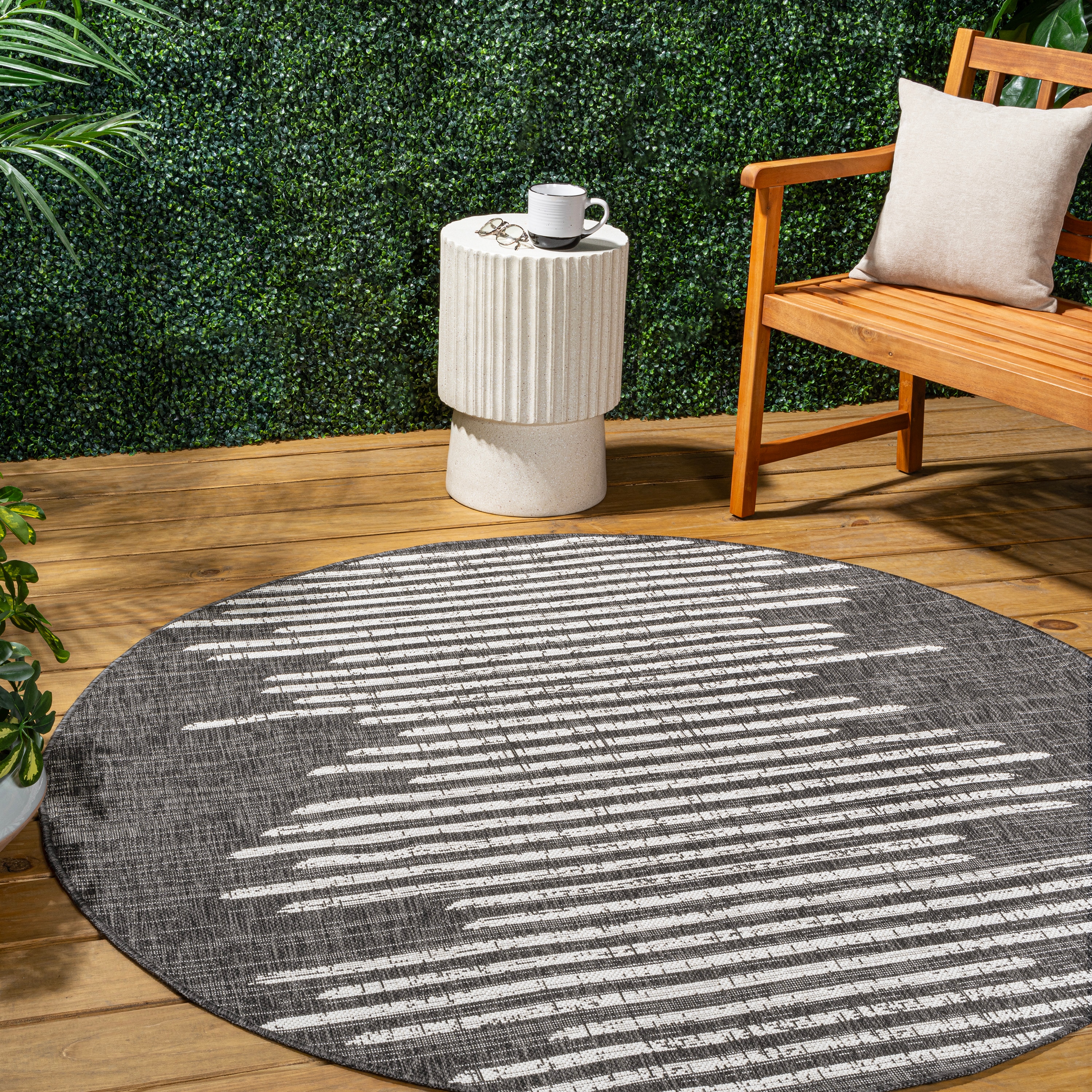 JONATHAN  Y SMB124E-3R SANTA MONICA Zolak Berber Stripe Geometric 3 x 3 (ft) Polypropylene Black/Ivory Round Indoor Medallion Bohemian/Eclectic Area rug