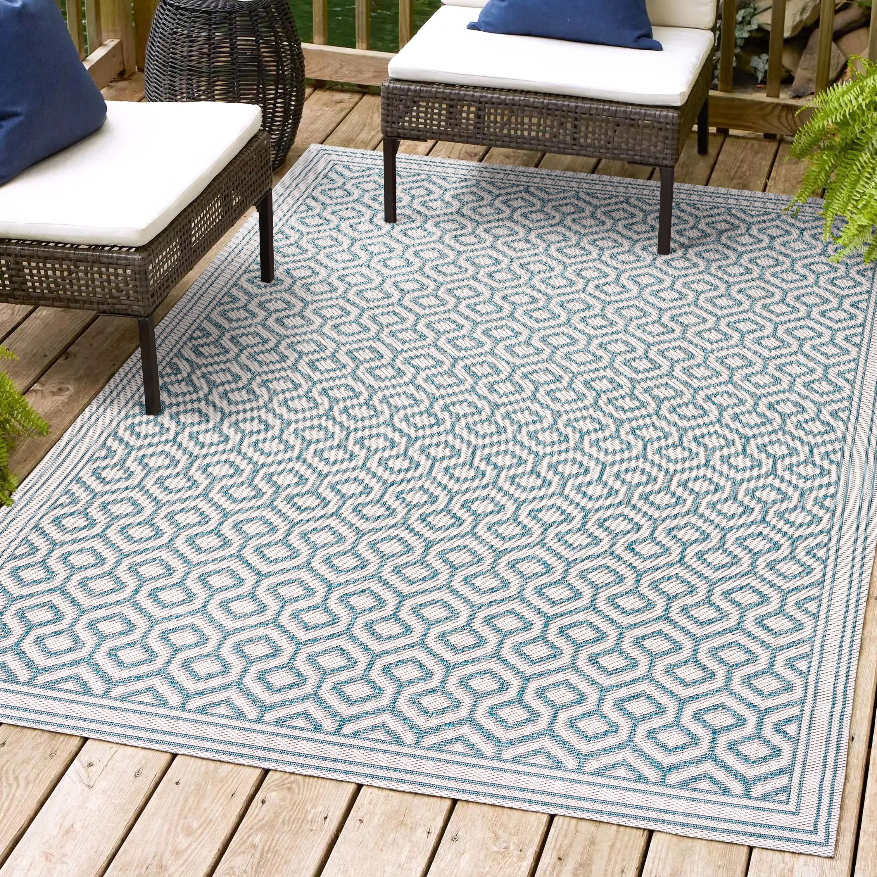 Gray and Teal Diamond Trellis 8' x 10' Indoor/Outdoor Rug
