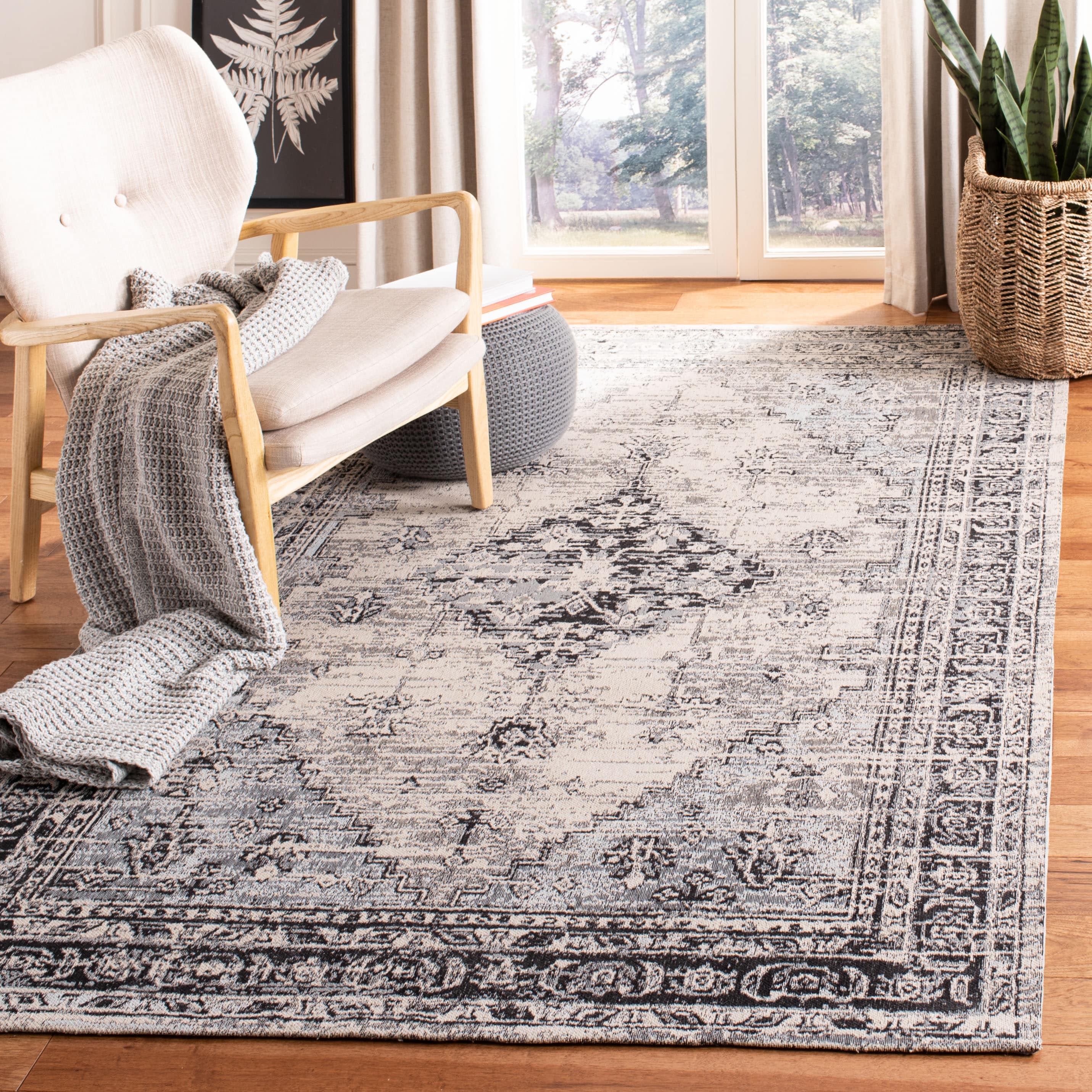 Safavieh CLV113F-8 Classic Vintage Hayla 8 x 10 (ft) Loomed Polyester Gray Rectangular Indoor Distressed/Overdyed Vintage Area rug