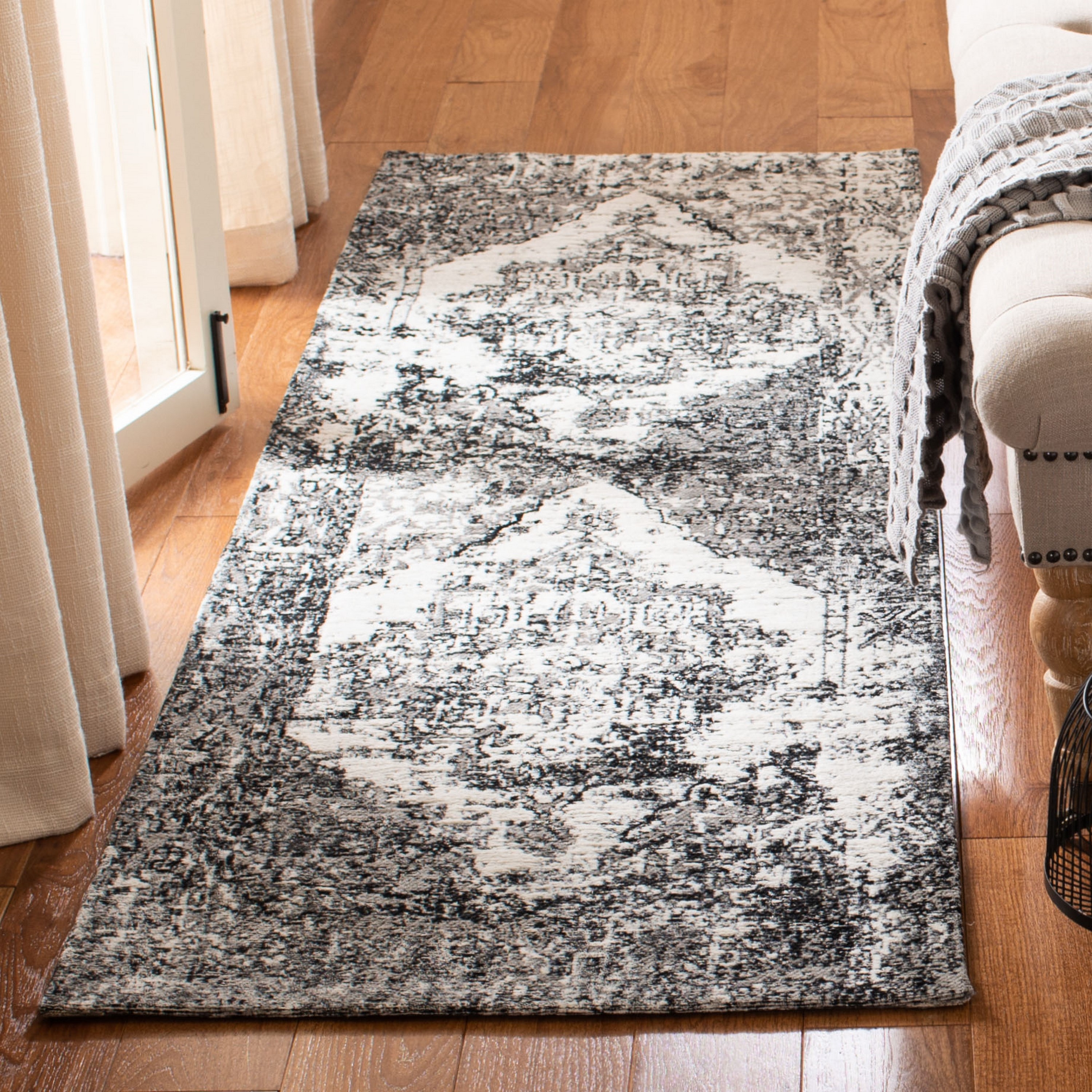 Safavieh CLV703F-28 Classic Vintage Dollete 2 x 8 (ft) Loomed Synthetic Gray/Ivory Rectangular Indoor Distressed/Overdyed Vintage Runner rug