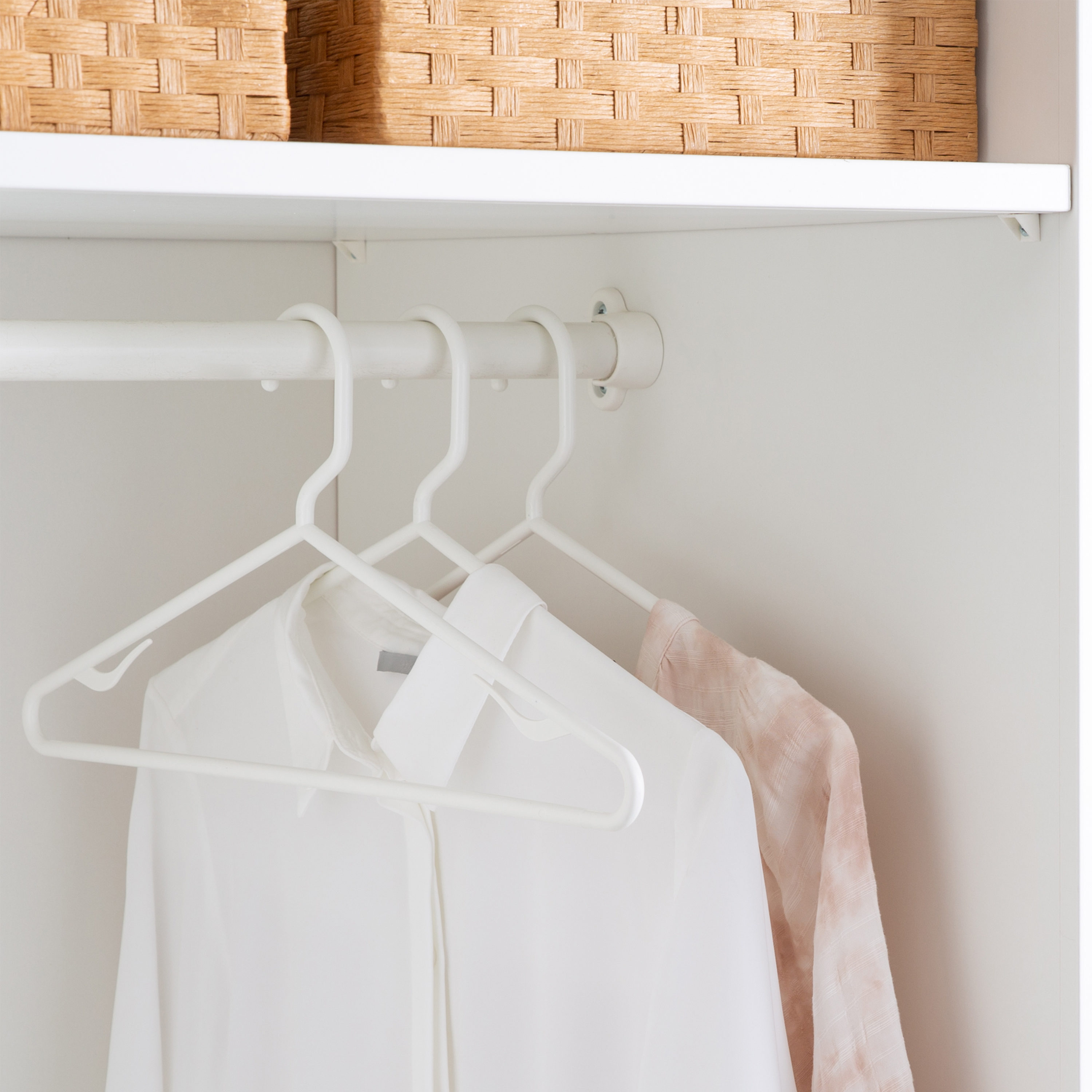 Woolite W-83001-WHIT hangers - View #2