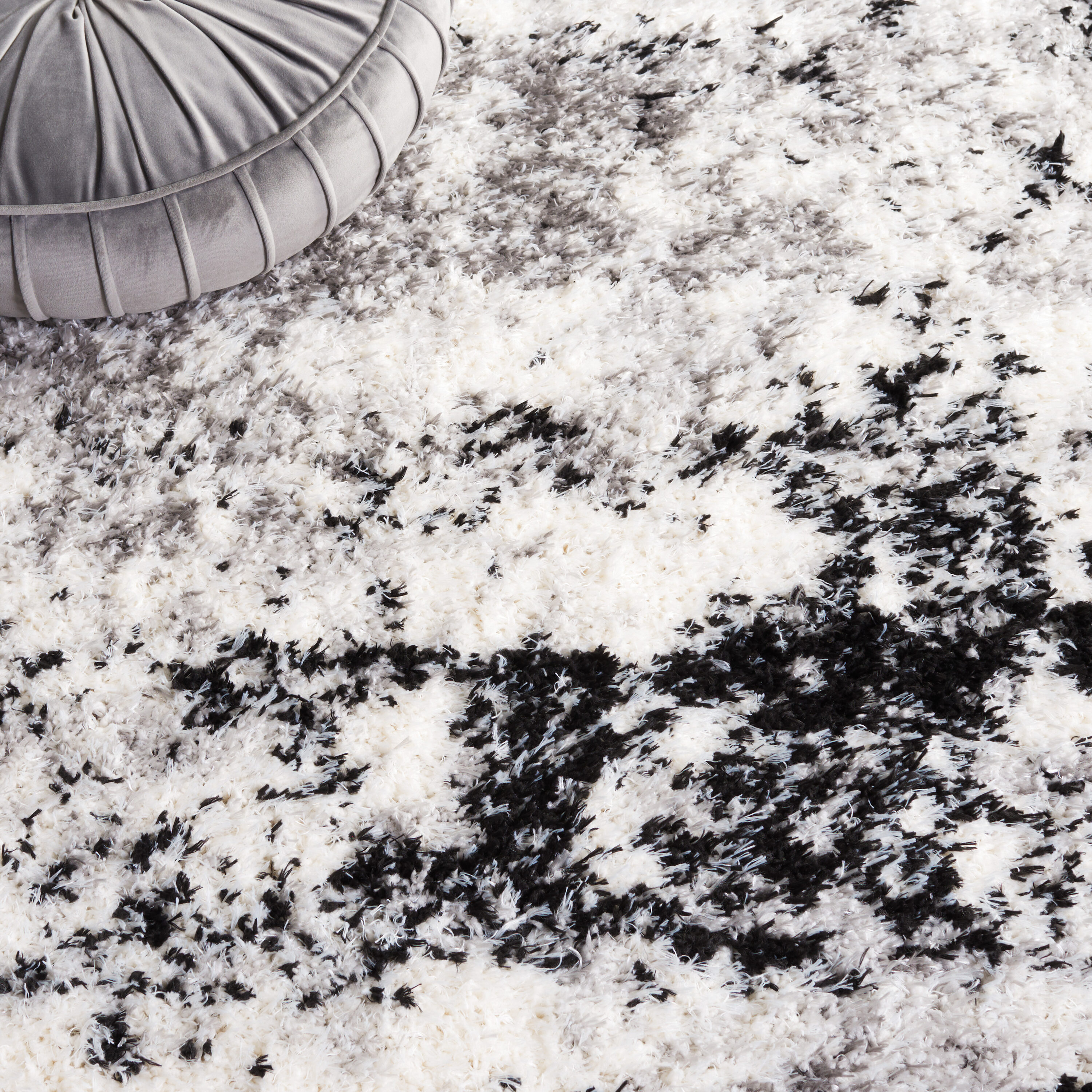Lindsay 5'3" x 7'6" Grey/Black Ivory Abstract Shag Rug