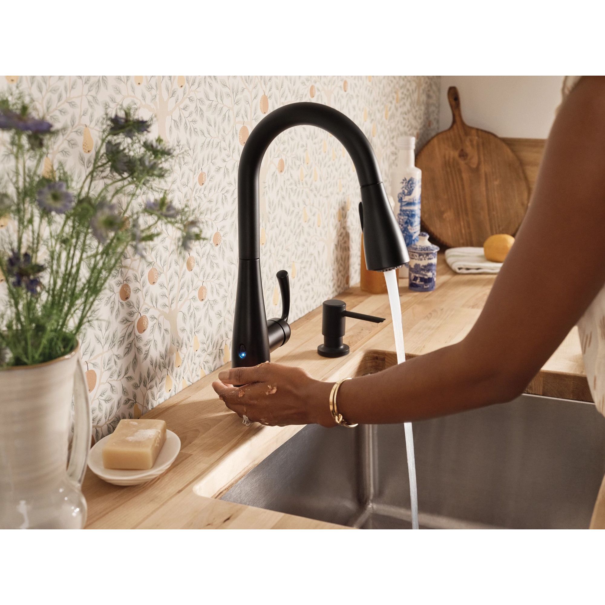 Matte Black Touchless Pull-Down Kitchen Faucet with Spray