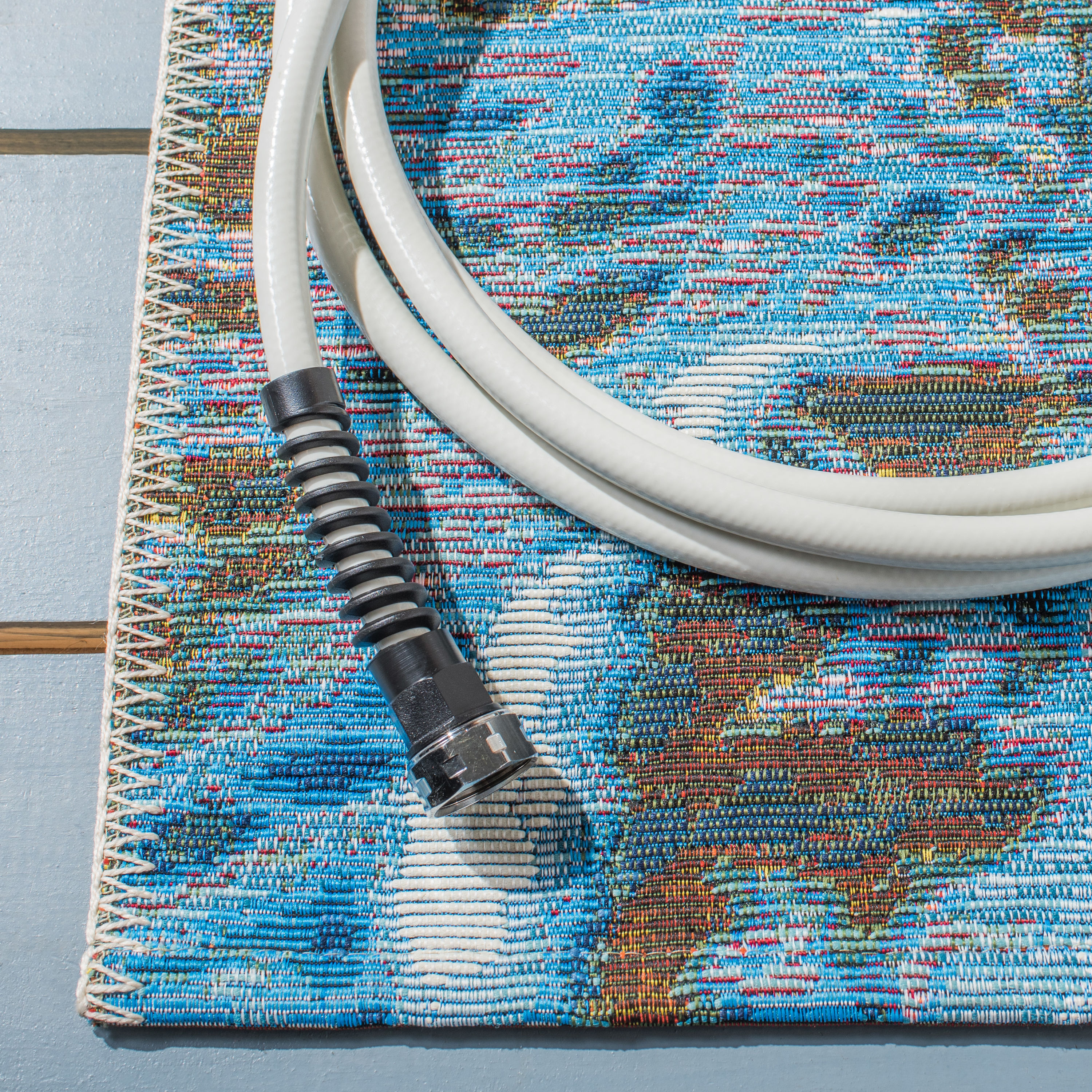 Coastal Breeze Blue and Gold Synthetic 6'6" x 9'4" Outdoor Rug