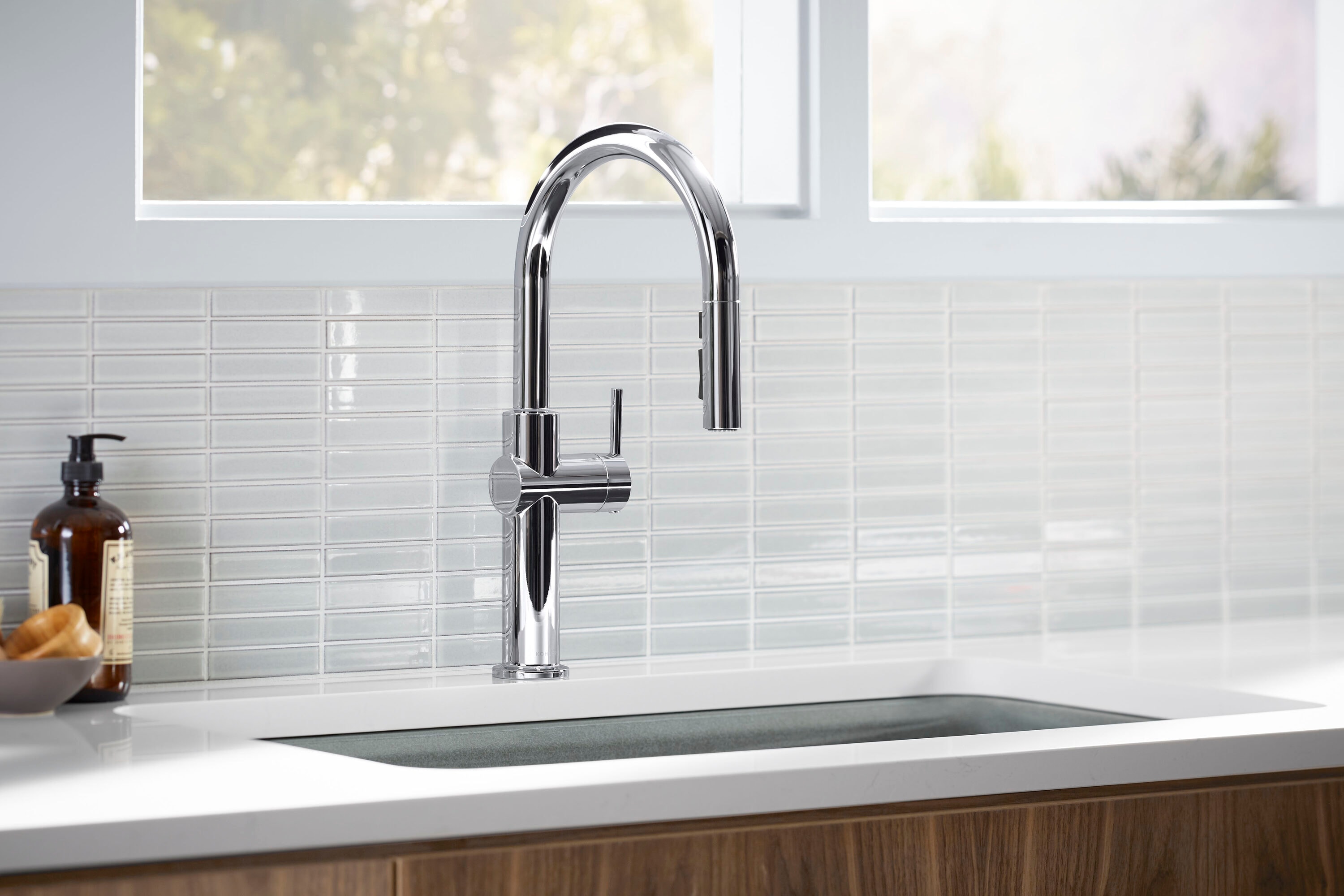 KOHLER 22972-CP Crue Polished Chrome Single Handle Deck-mount Pull-down Kitchen Faucet with Sprayer ( Deck Plate Included )