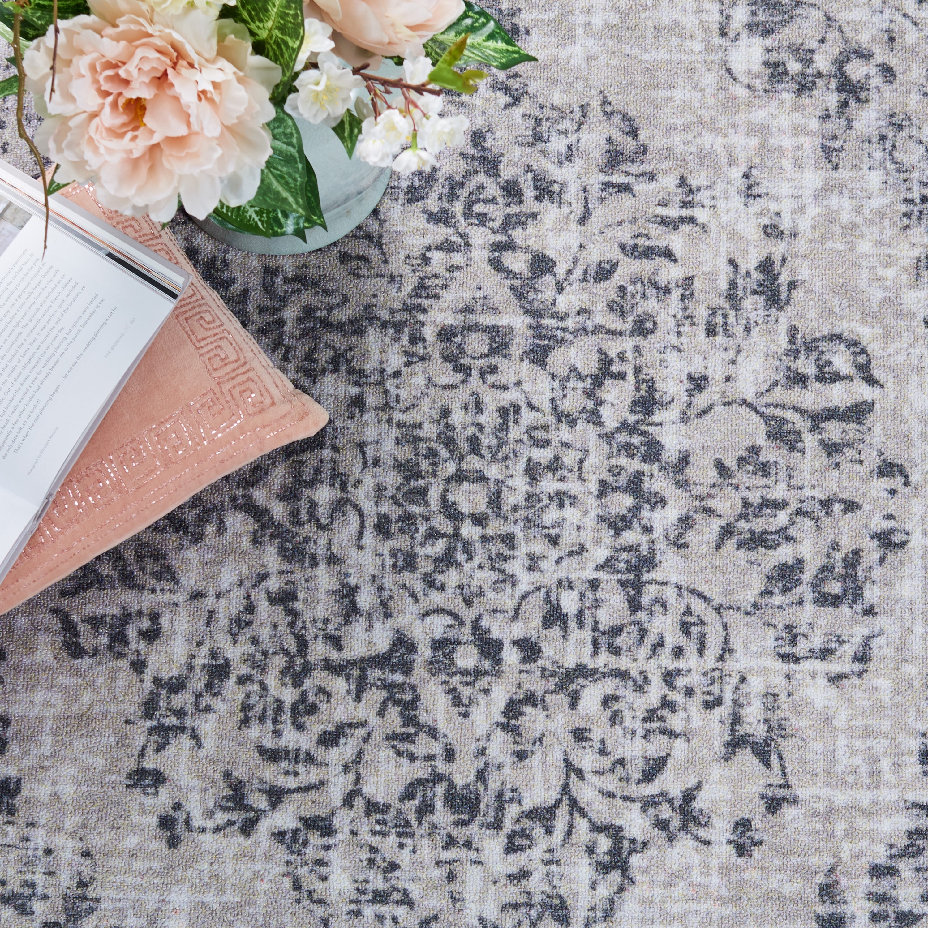 Gray Floral Medallion 4' x 6' Washable Wool Area Rug