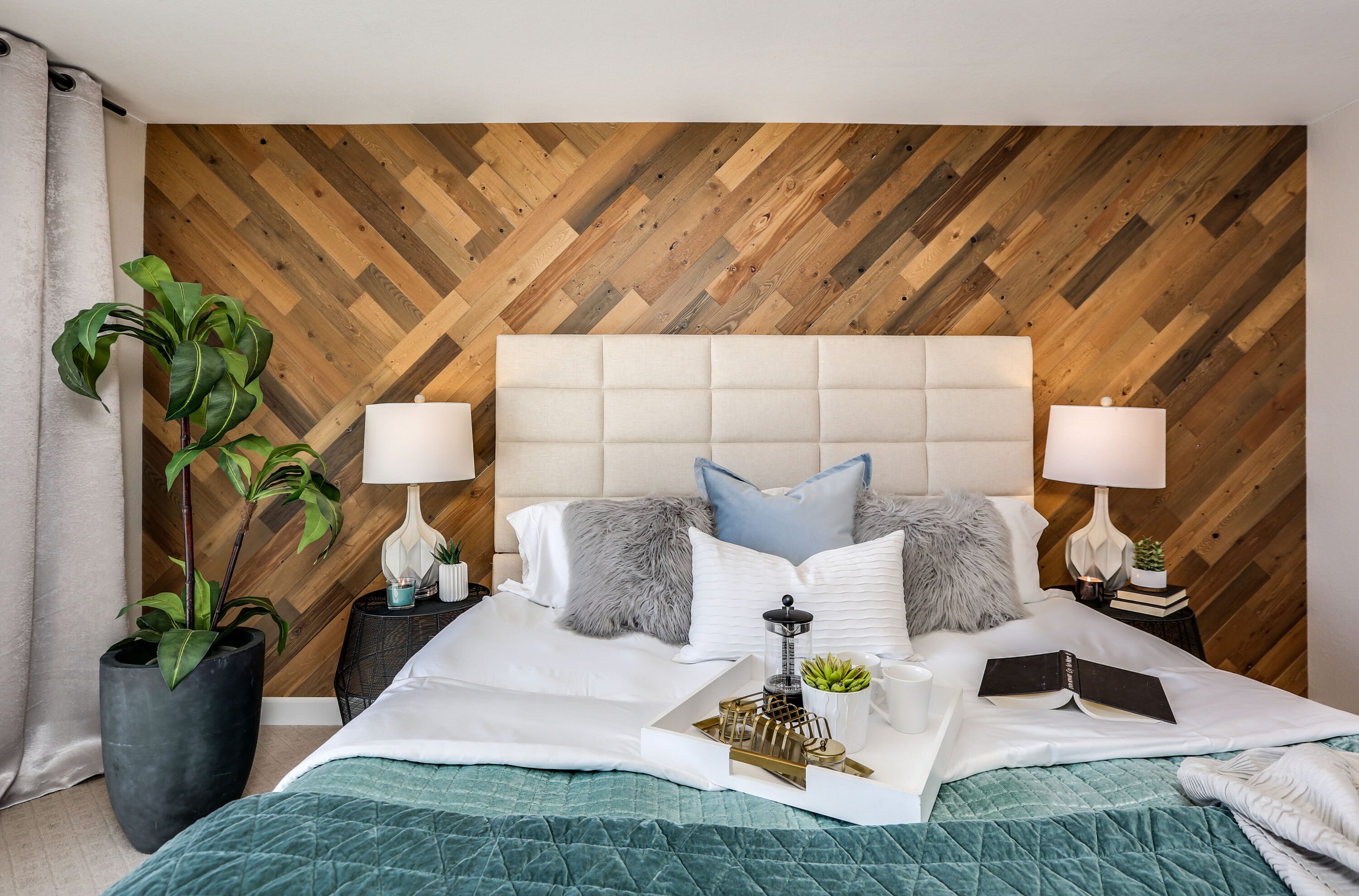 Timberchic 25310 3-in x 1-ft Sandy Beach Spruce pine fir Reclaimed wood Wall Plank ( 21 -Pack , Covers 10-sq ft )