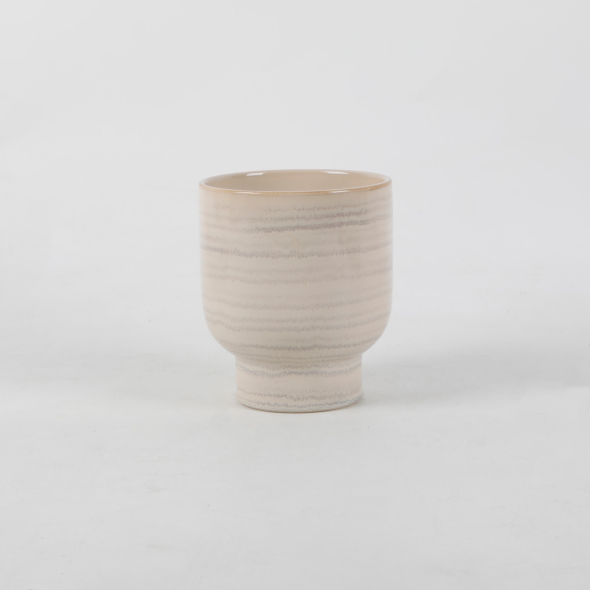 Origin 21 CT4005M Round 6.25-in W Small White Ceramic Indoor/Outdoor Planter Attached Saucer