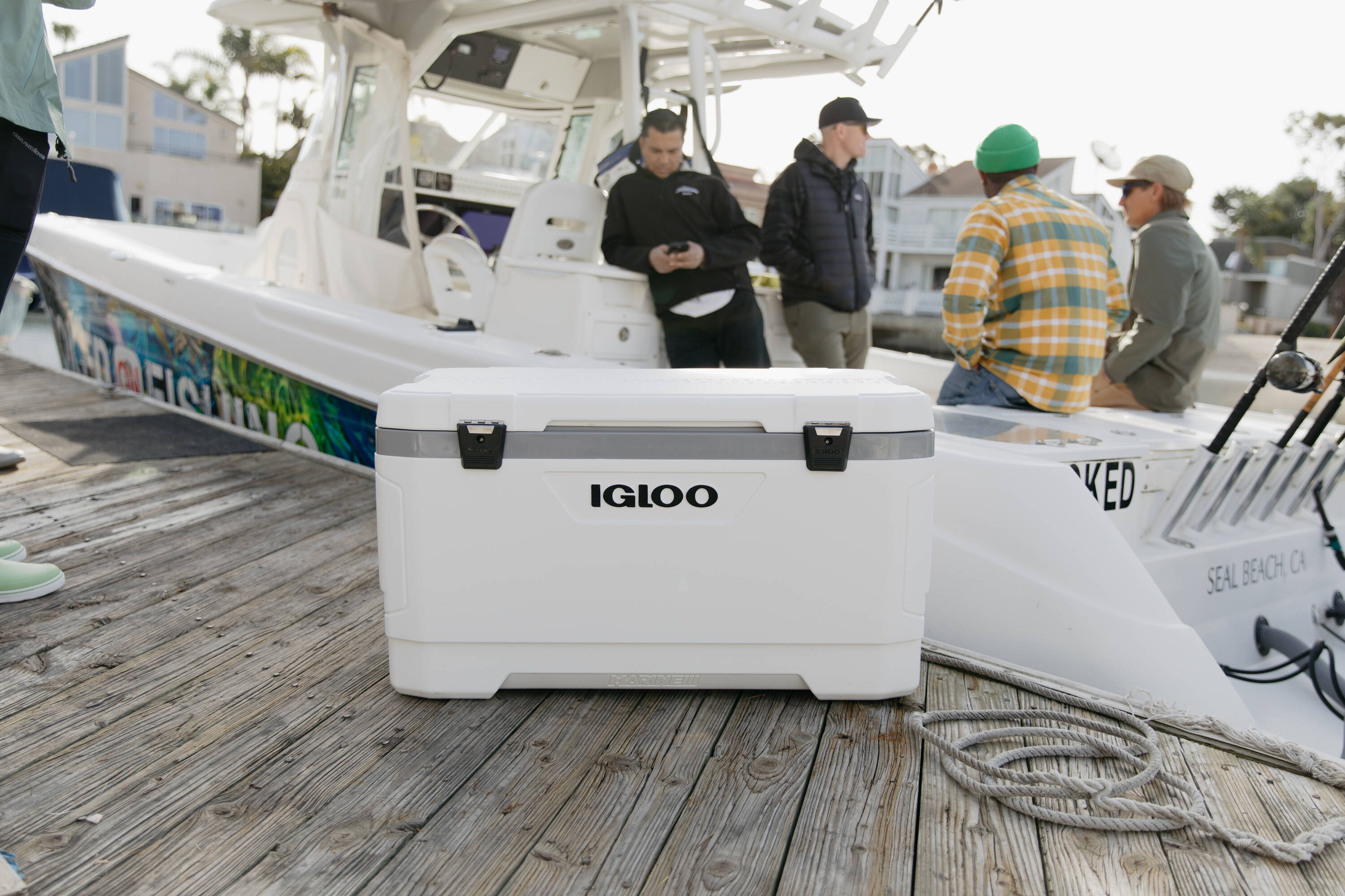 Igloo Wht.Mnscpe Gry.Wht.Blk 100-Quart Insulated Marine Cooler in