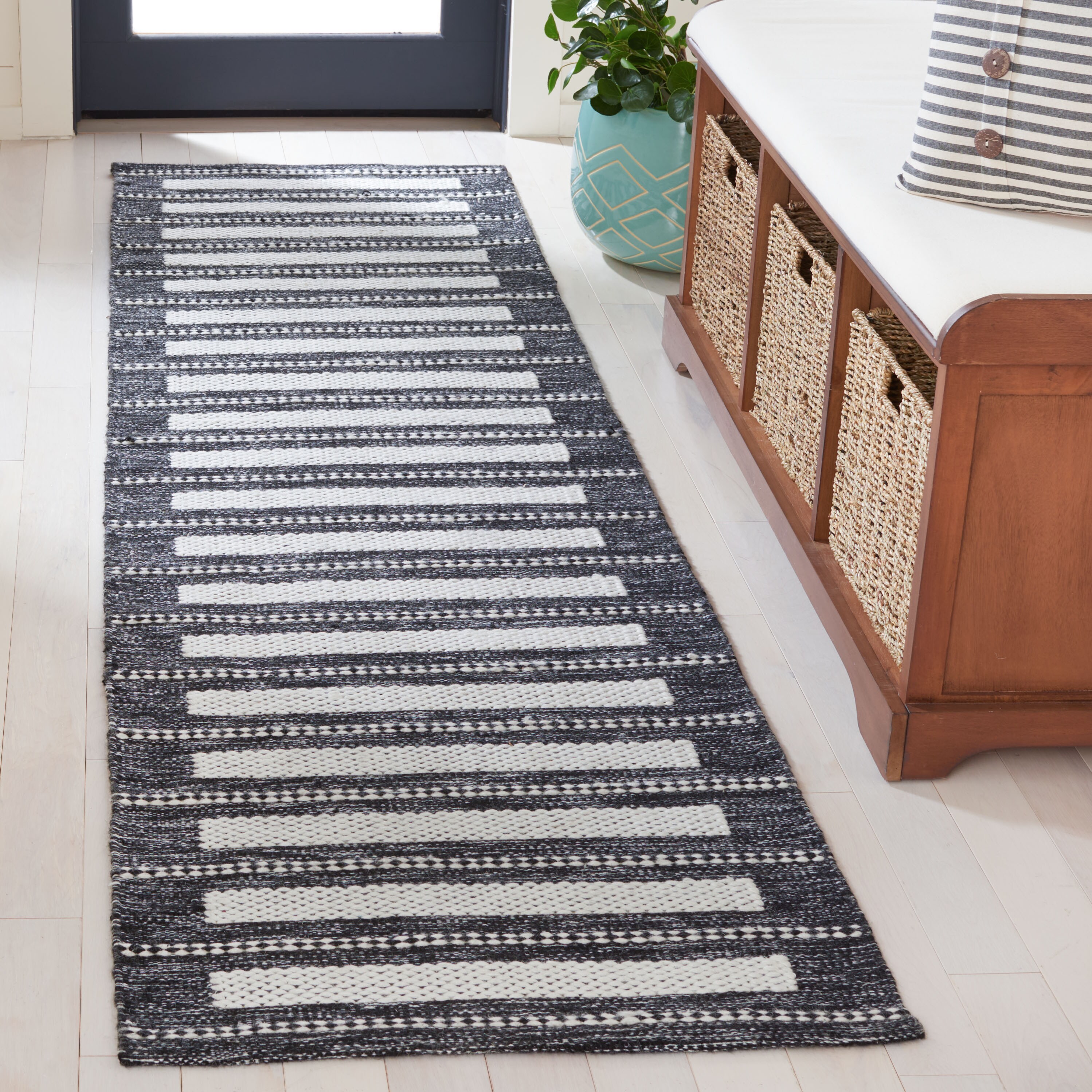  Kilim 441 Black/Ivory Contemporary 2Ft-3In x 8Ft Runner Rug